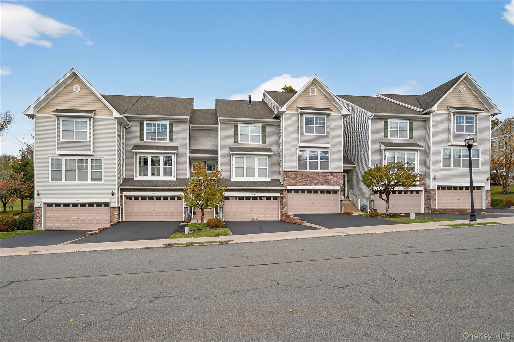 1404 Hawthorn Way, New Windsor, NY 12553