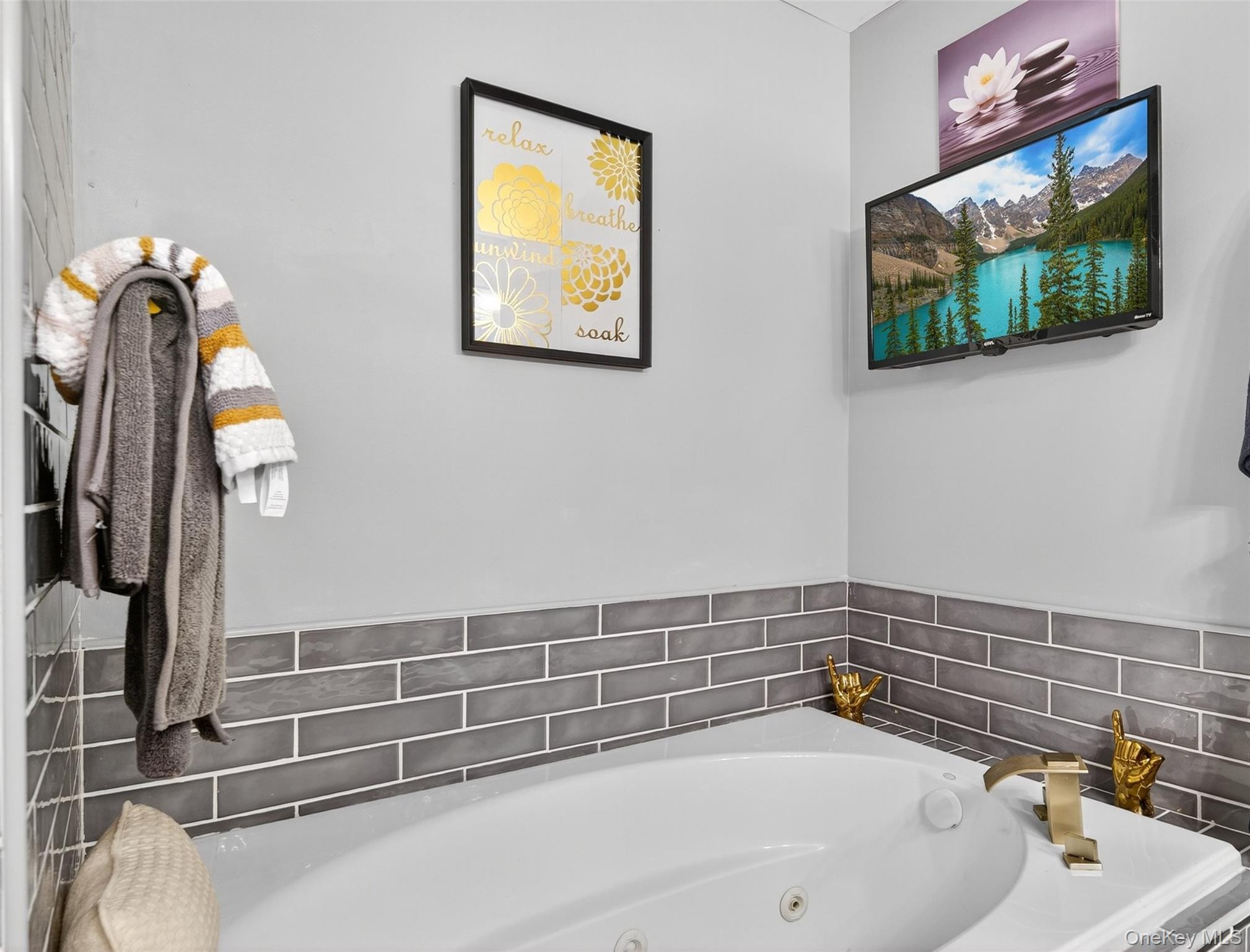 1404 Hawthorn Way, New Windsor, NY 12553