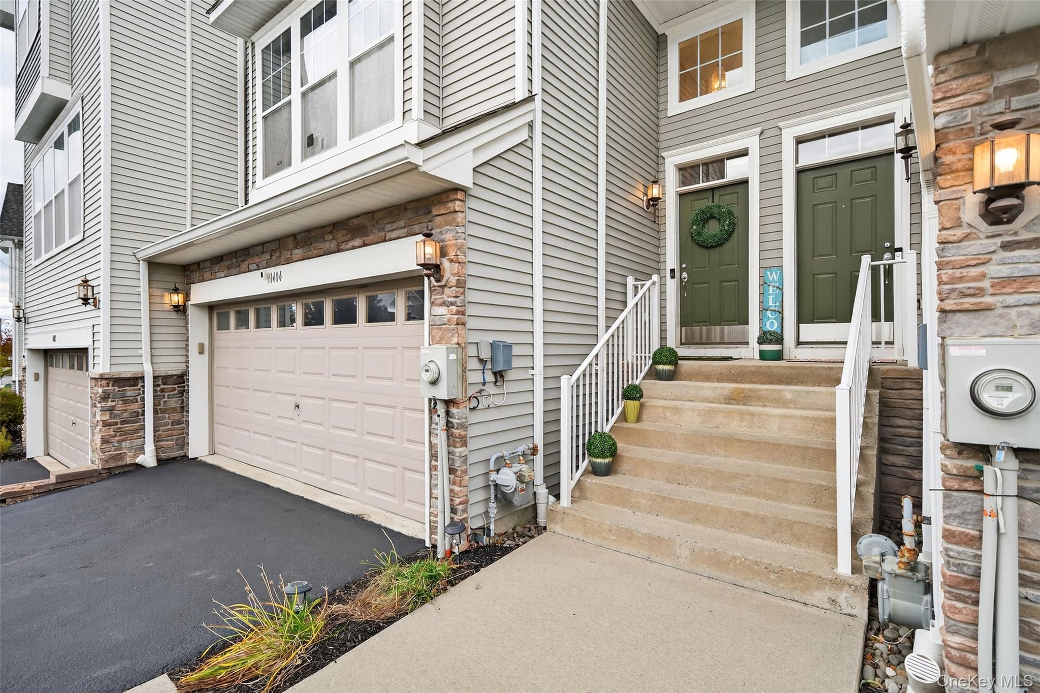 1404 Hawthorn Way, New Windsor, NY 12553