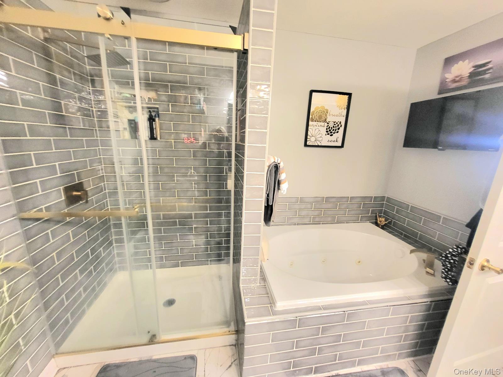 1404 Hawthorn Way, New Windsor, NY 12553