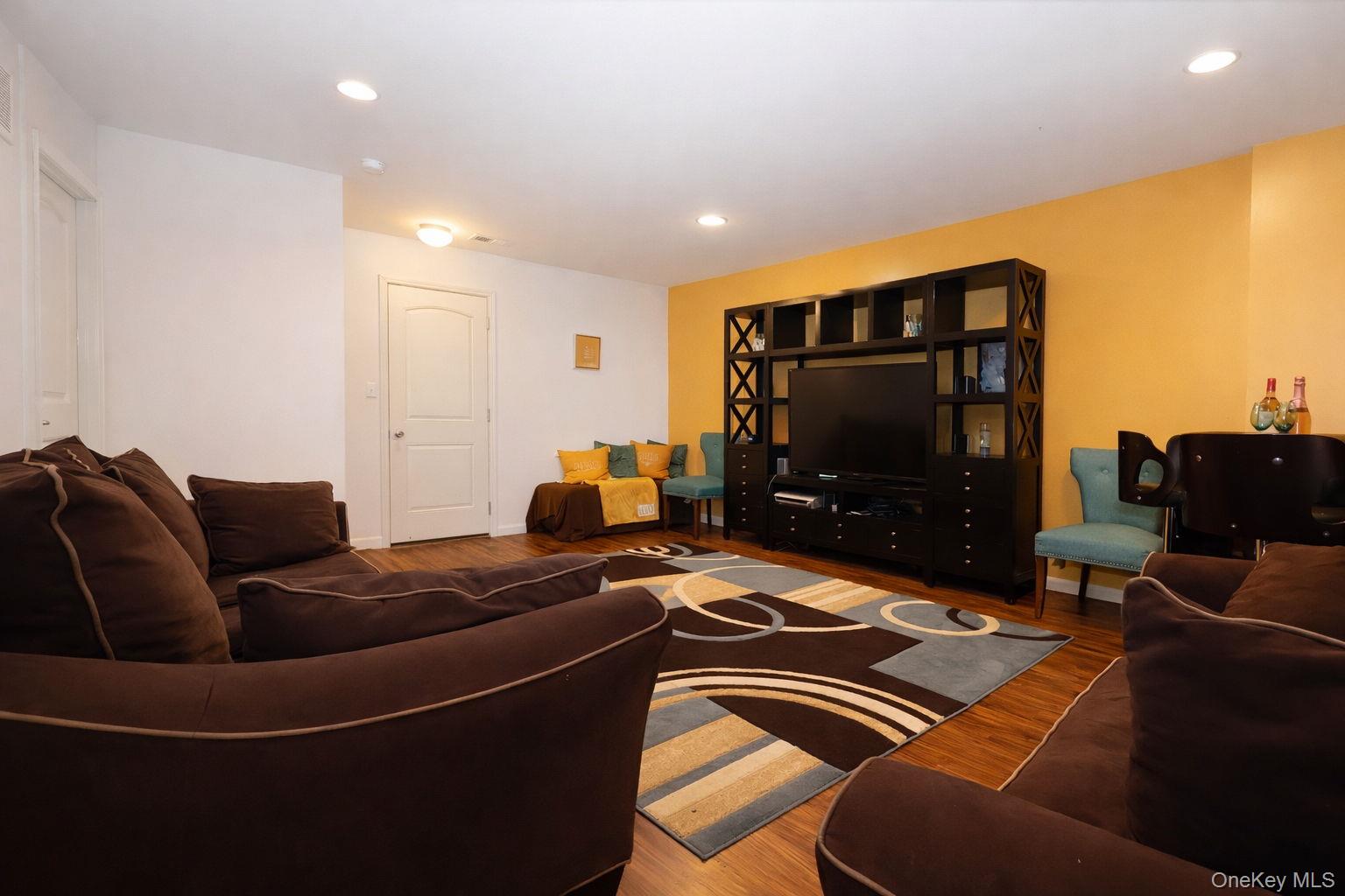 1404 Hawthorn Way, New Windsor, NY 12553