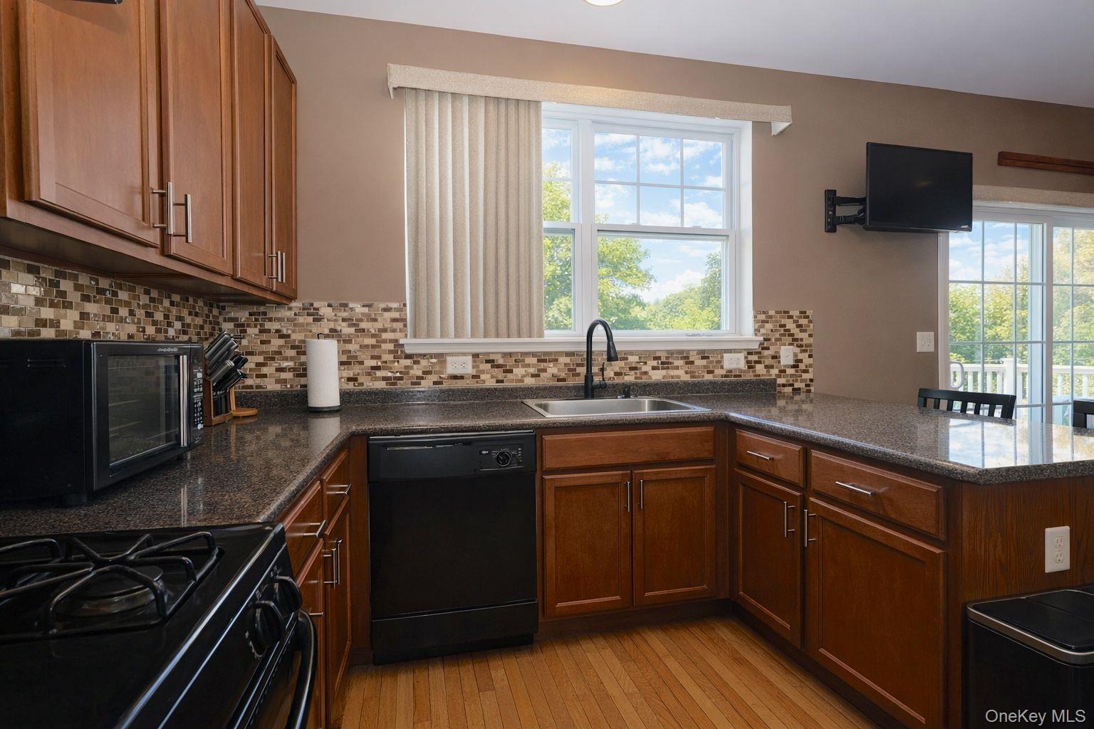 1404 Hawthorn Way, New Windsor, NY 12553