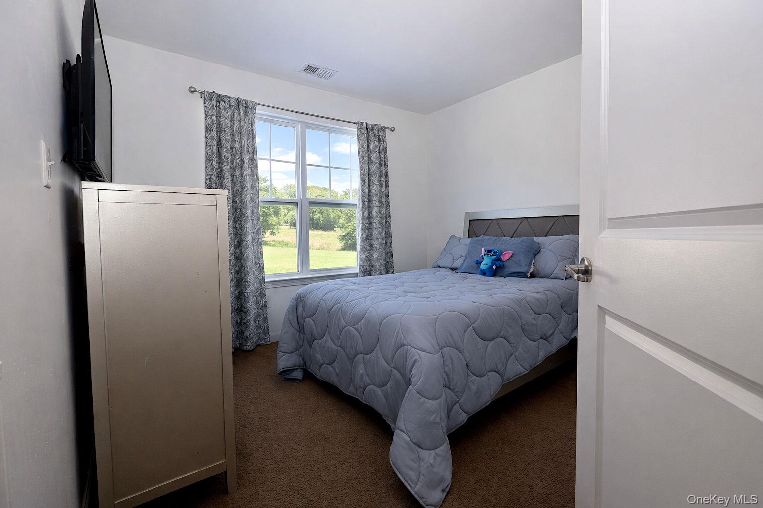 1404 Hawthorn Way, New Windsor, NY 12553