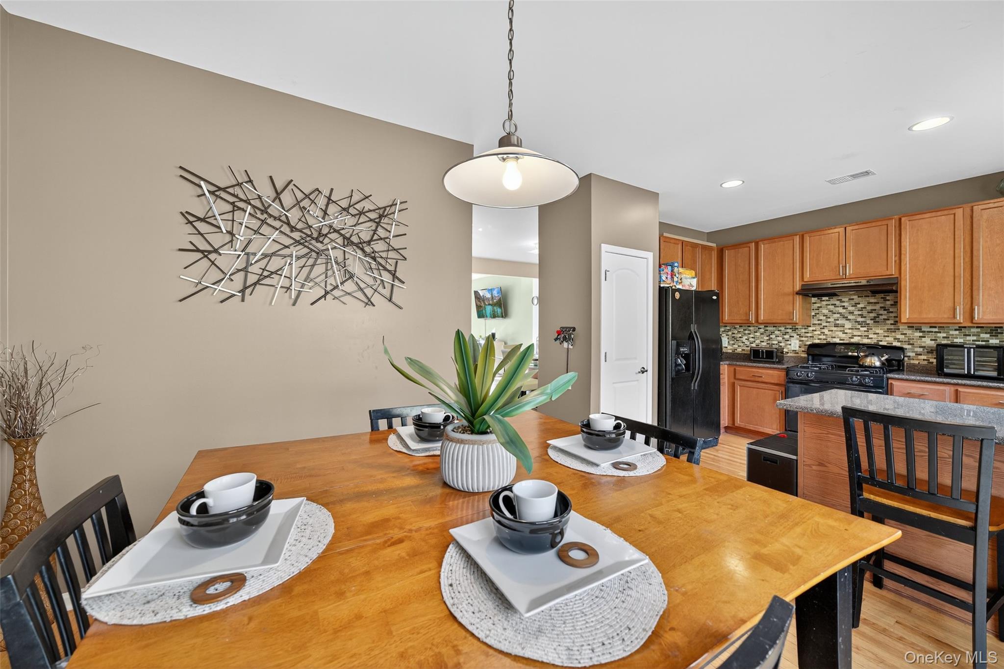 1404 Hawthorn Way, New Windsor, NY 12553