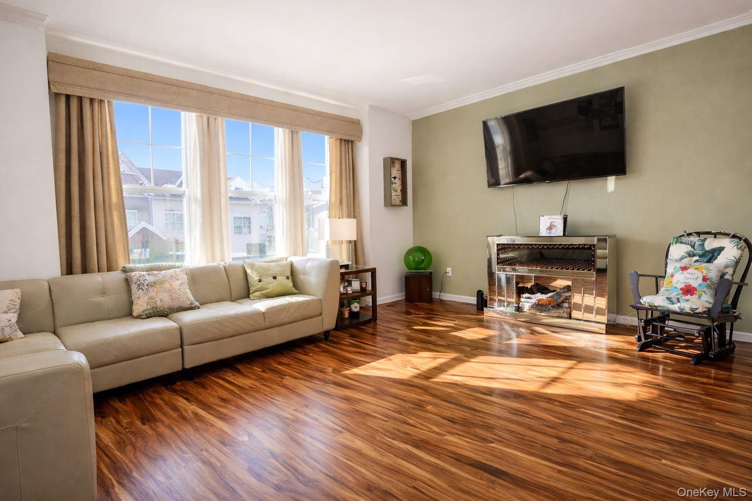 1404 Hawthorn Way, New Windsor, NY 12553