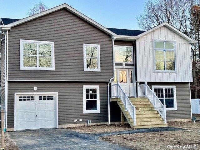 40 St George Drive, Shirley, NY 11967