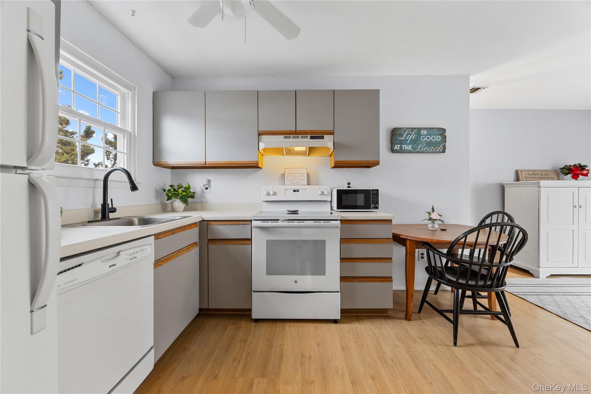 116 Westend Avenue # 8, Freeport, NY 11520