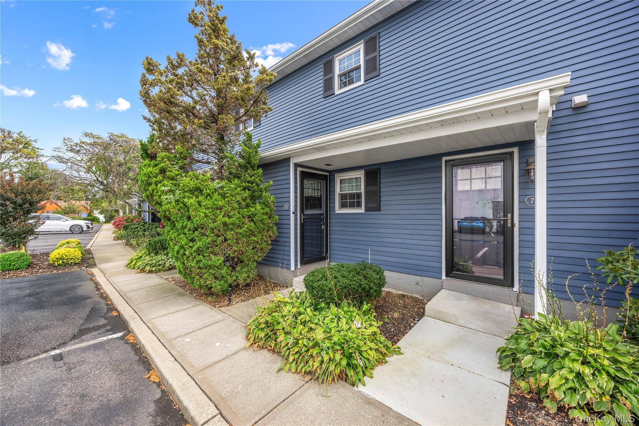 116 Westend Avenue # 8, Freeport, NY 11520