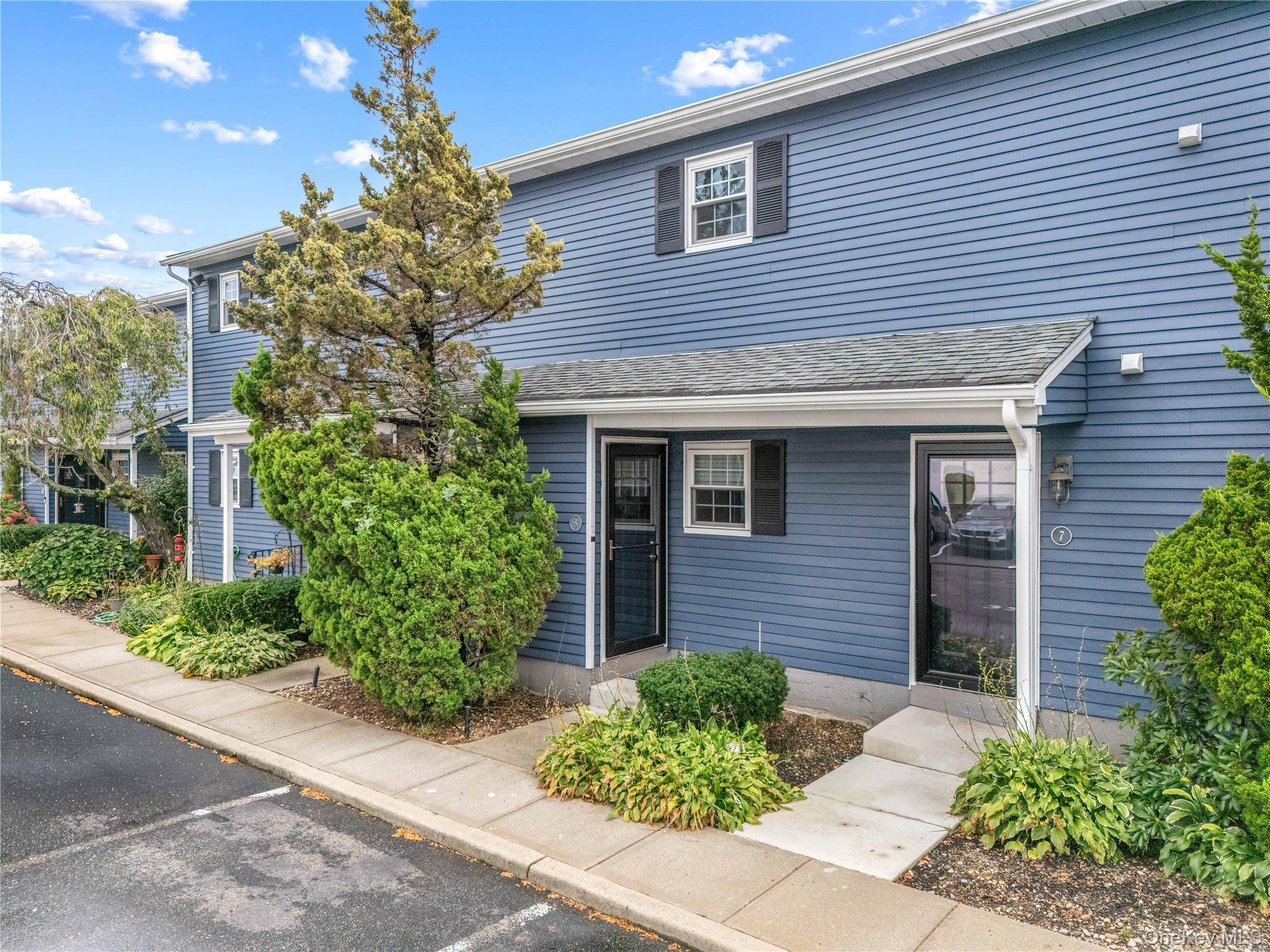 116 Westend Avenue # 8, Freeport, NY 11520