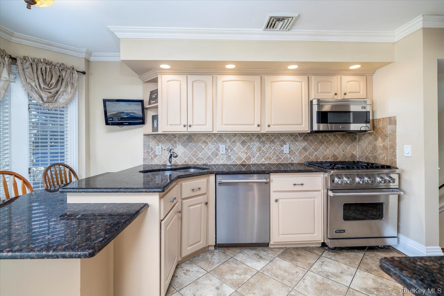 2863 Harbor Road, Merrick, NY 11566