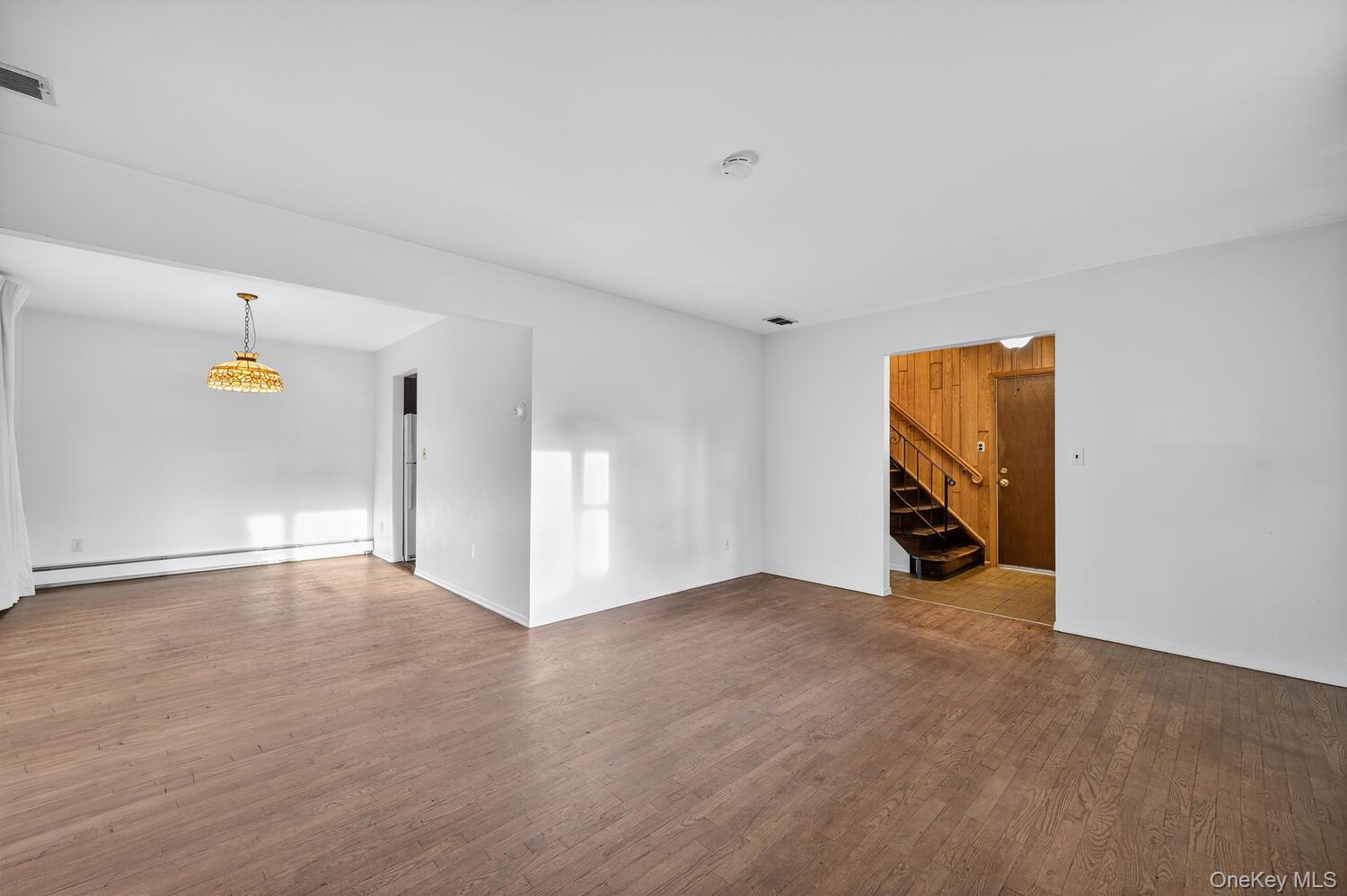 16 Wagon Lane, Glen Head, NY 11545