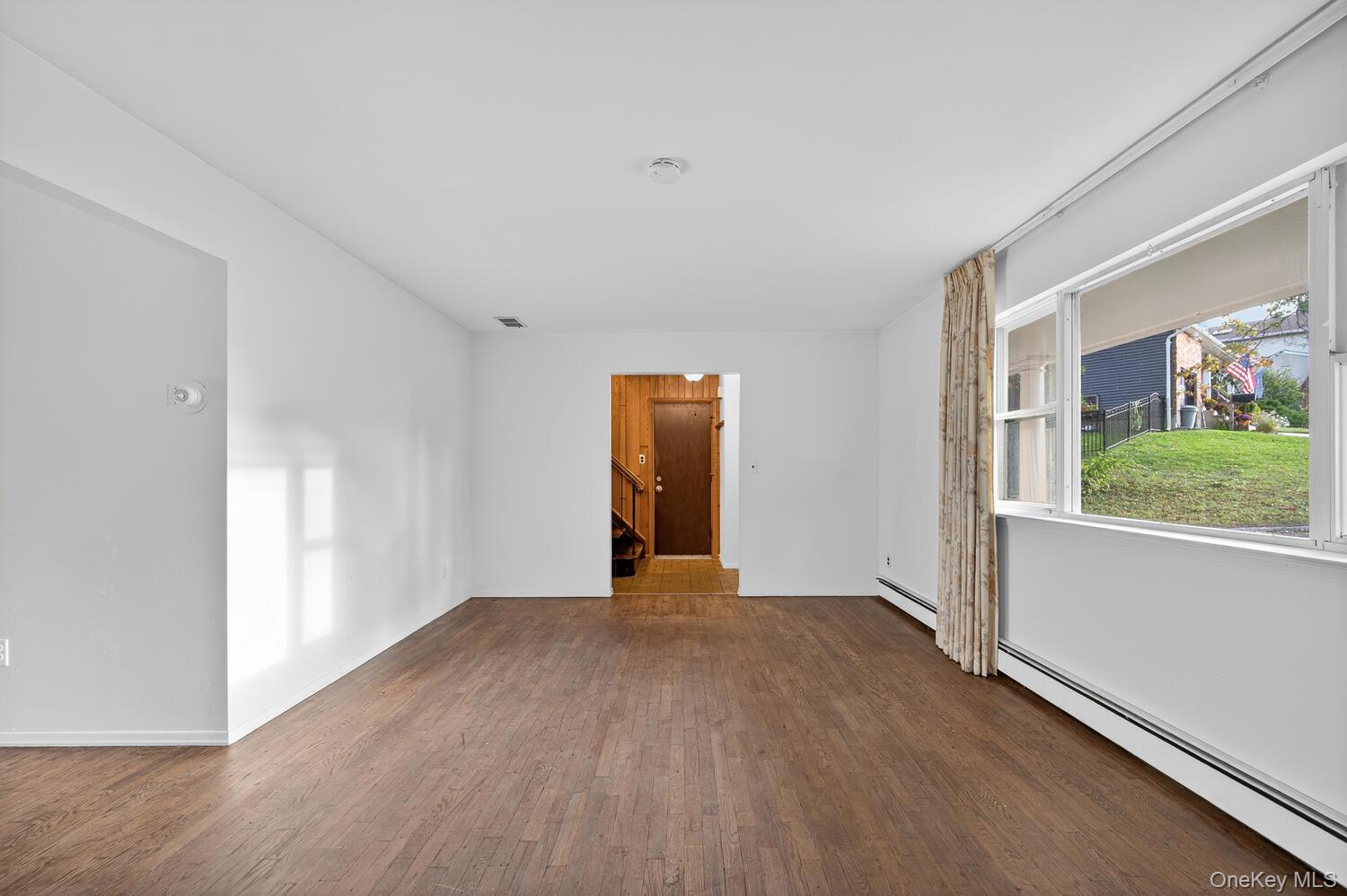 16 Wagon Lane, Glen Head, NY 11545