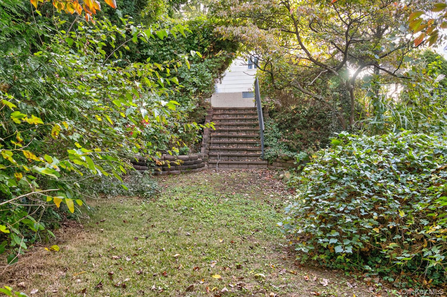 16 Wagon Lane, Glen Head, NY 11545