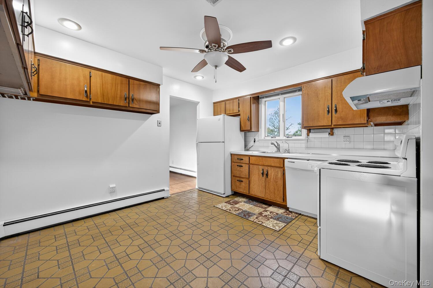 16 Wagon Lane, Glen Head, NY 11545