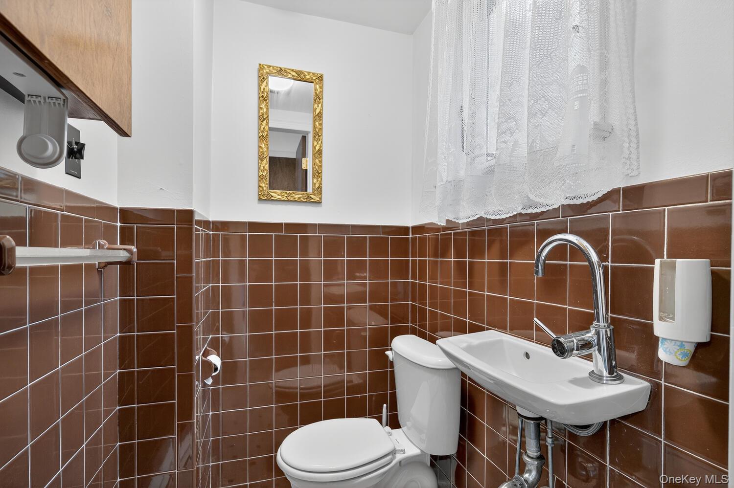 16 Wagon Lane, Glen Head, NY 11545