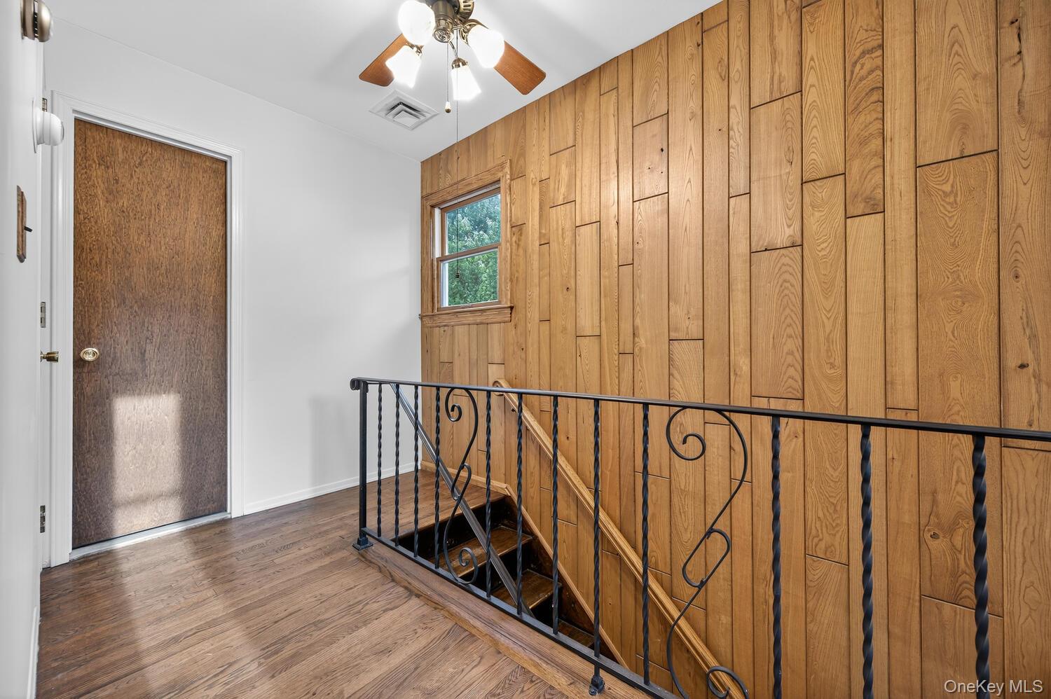 16 Wagon Lane, Glen Head, NY 11545