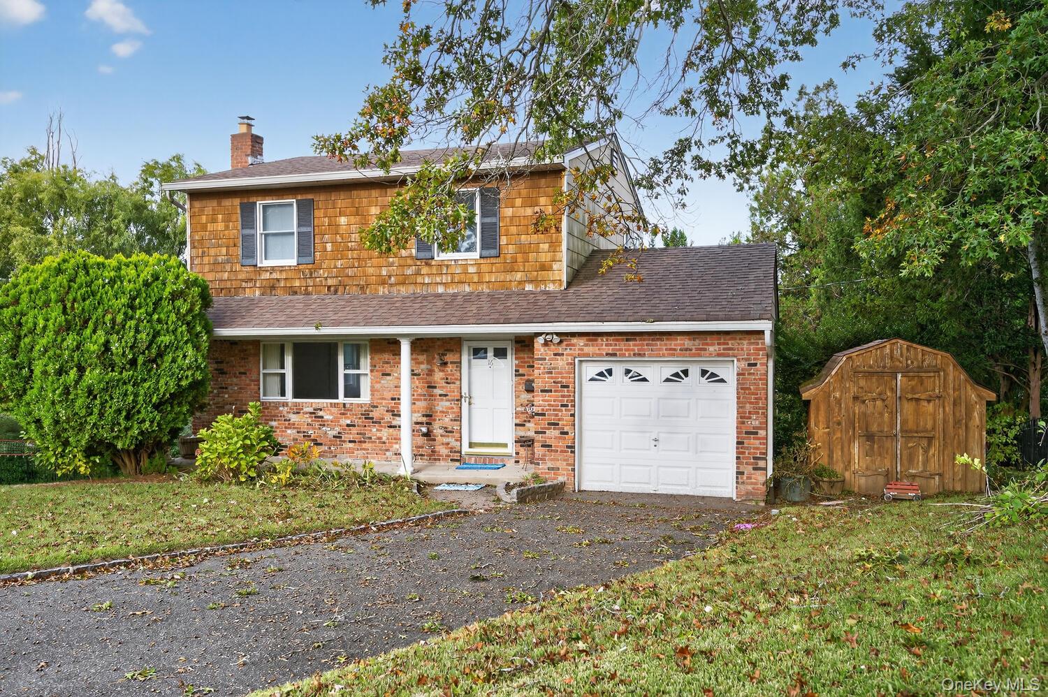 16 Wagon Lane, Glen Head, NY 11545