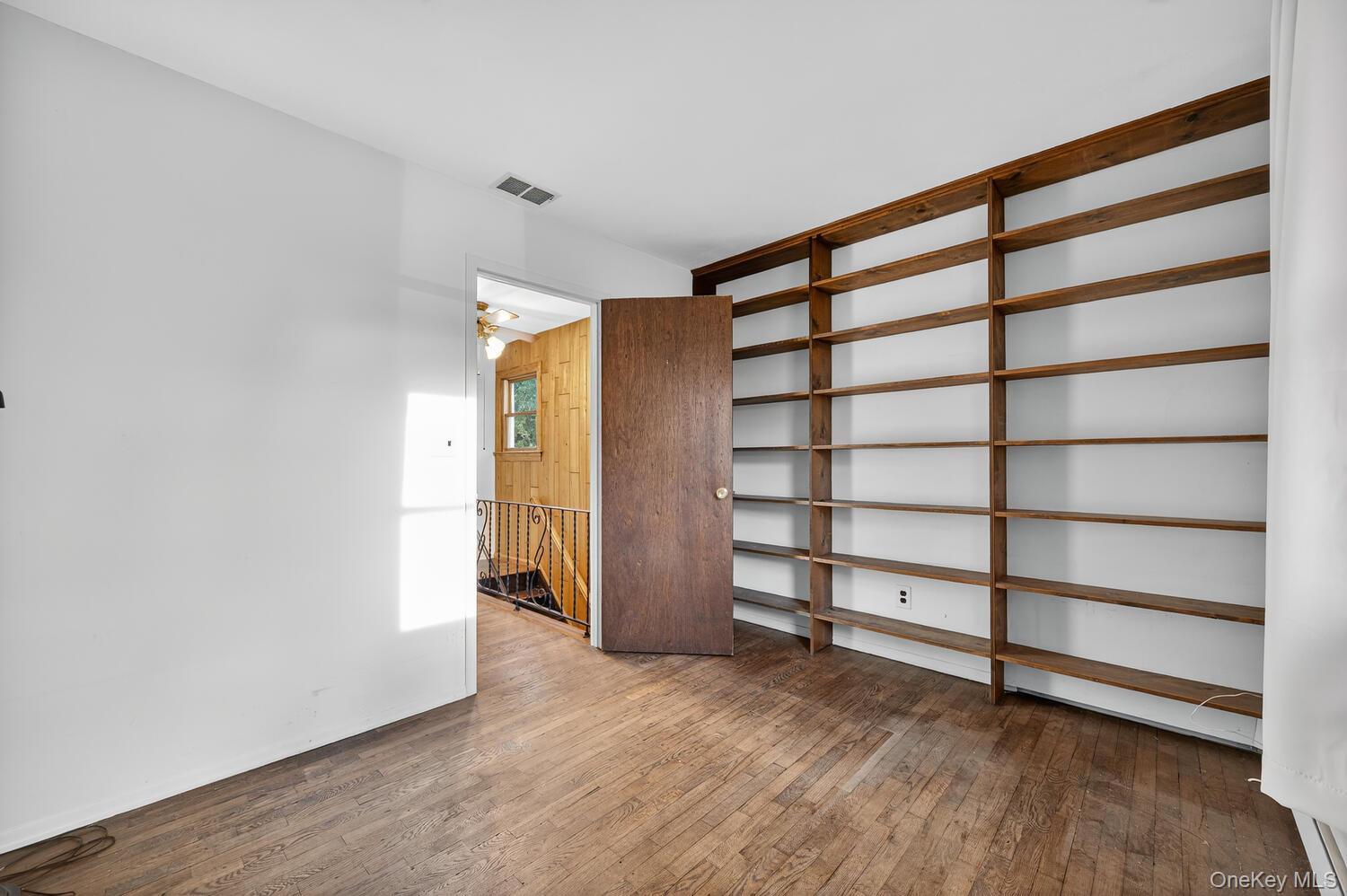 16 Wagon Lane, Glen Head, NY 11545