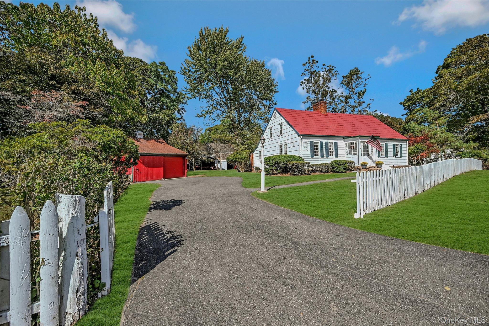 147 N Country Road, Mount Sinai, NY 11766