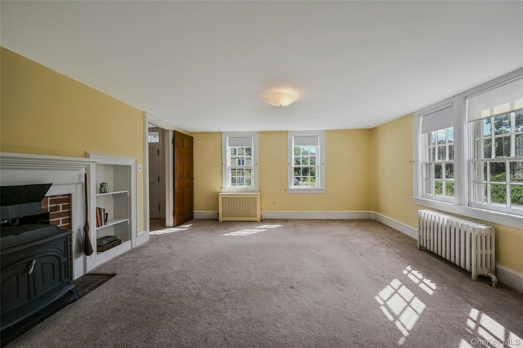 147 N Country Road, Mount Sinai, NY 11766