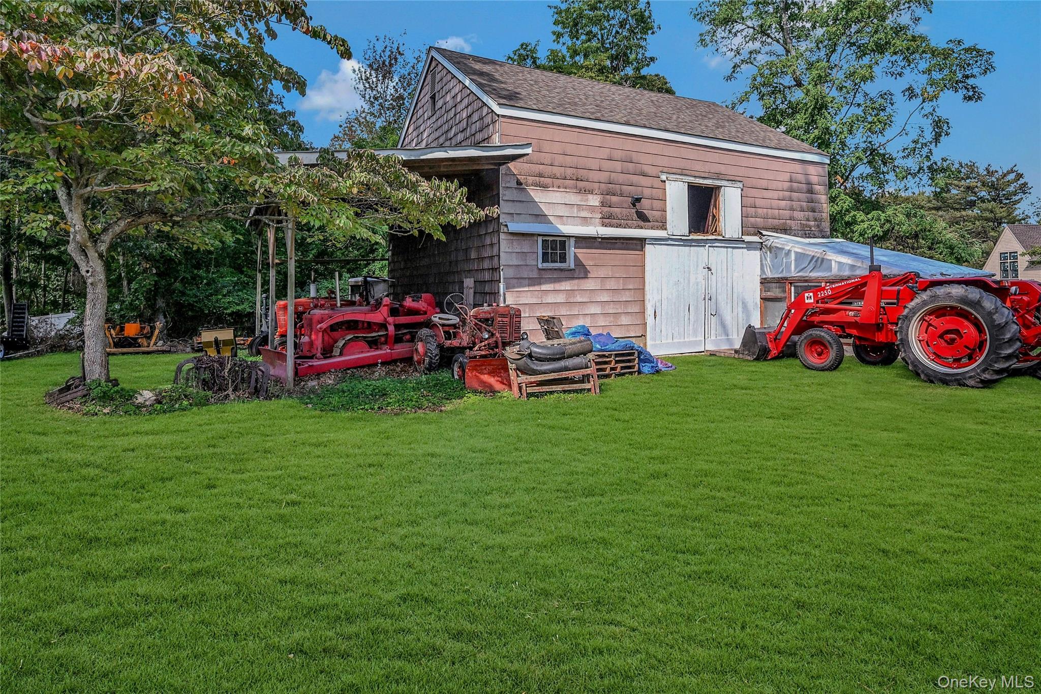 147 N Country Road, Mount Sinai, NY 11766