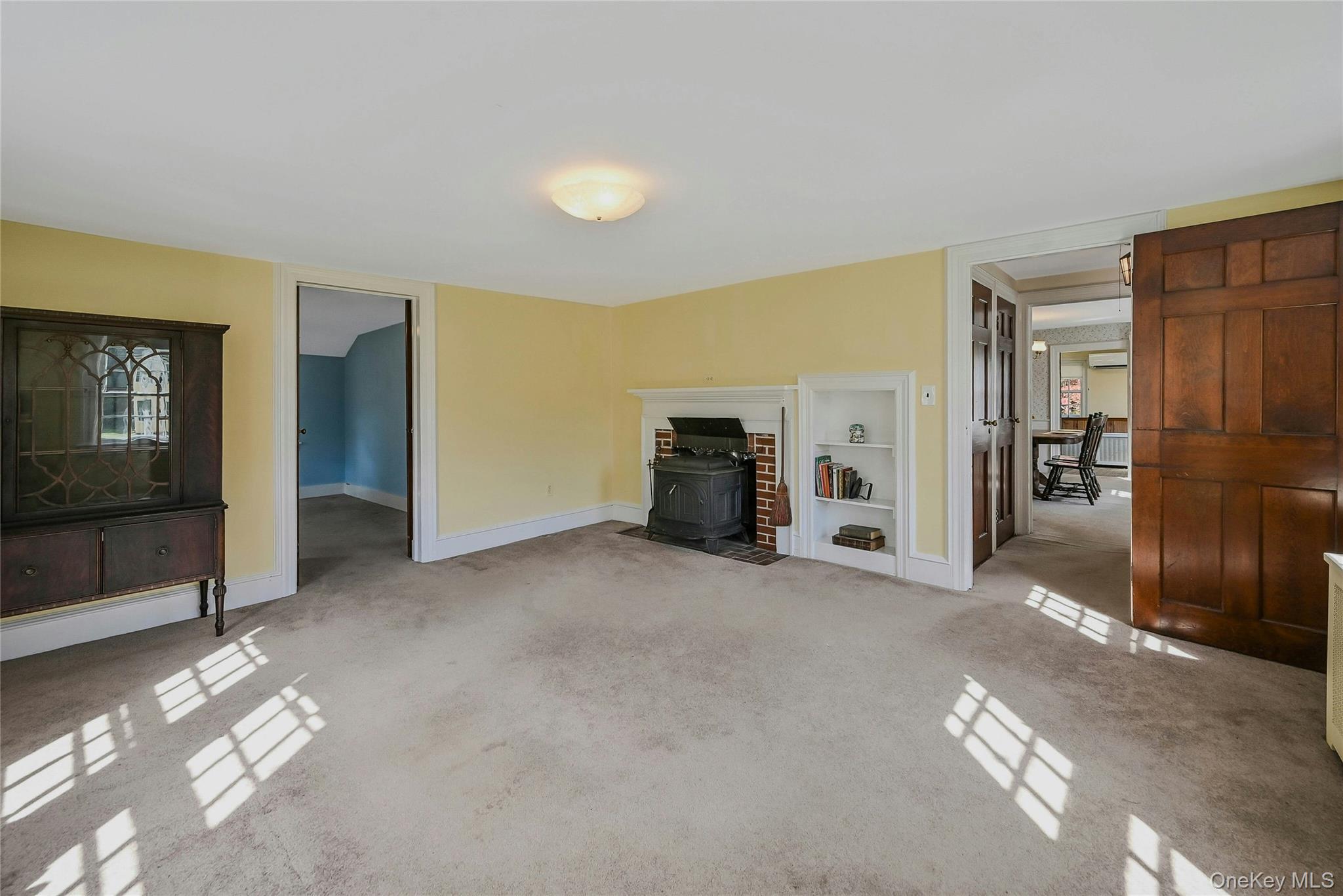 147 N Country Road, Mount Sinai, NY 11766