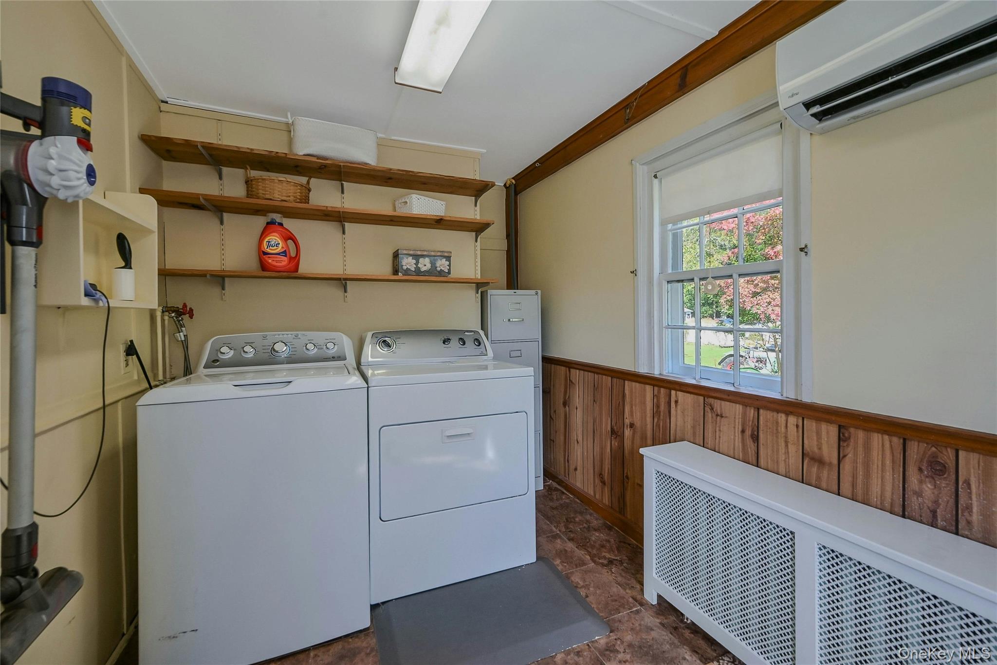 147 N Country Road, Mount Sinai, NY 11766