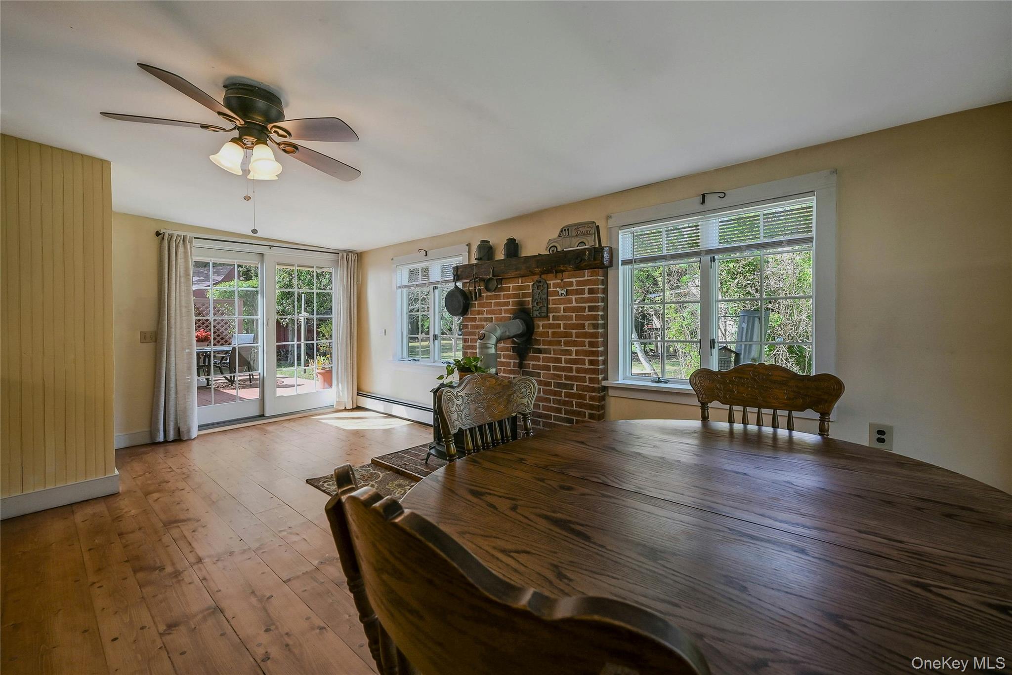 147 N Country Road, Mount Sinai, NY 11766