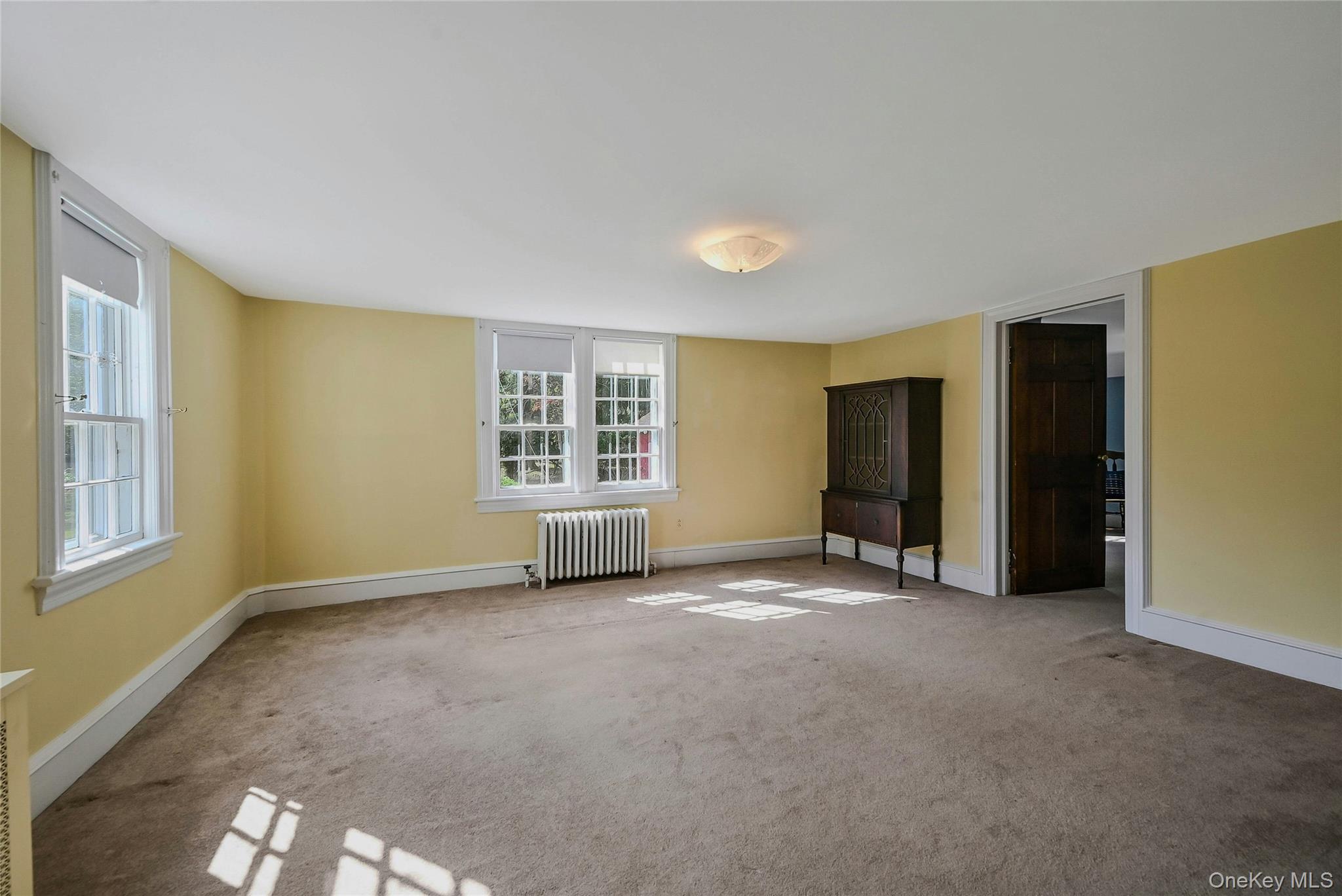 147 N Country Road, Mount Sinai, NY 11766