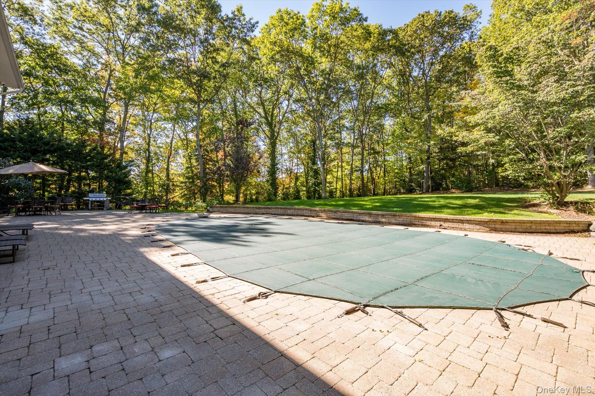 16 Tuxedo Drive, Melville, NY 11747