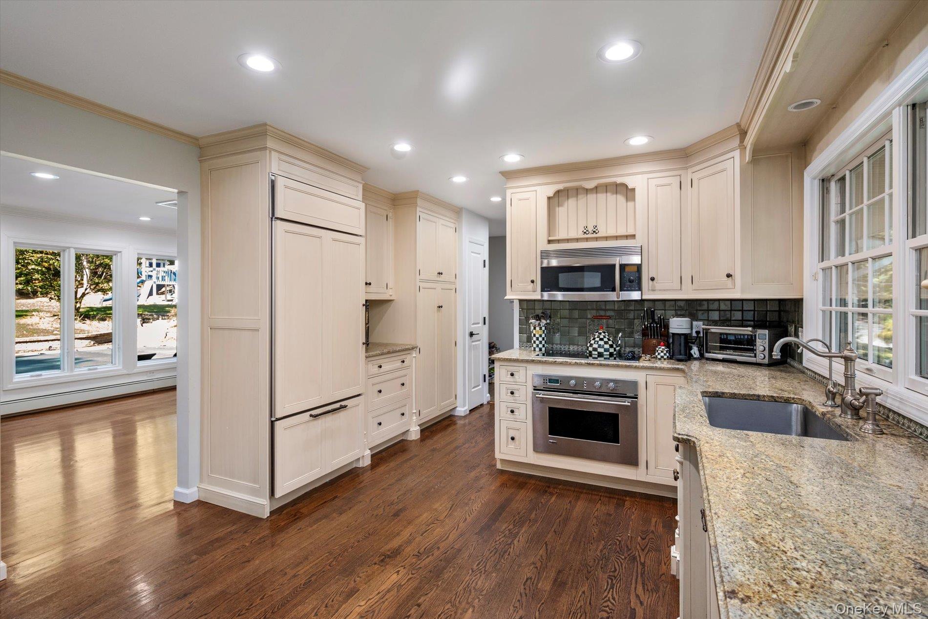 16 Tuxedo Drive, Melville, NY 11747