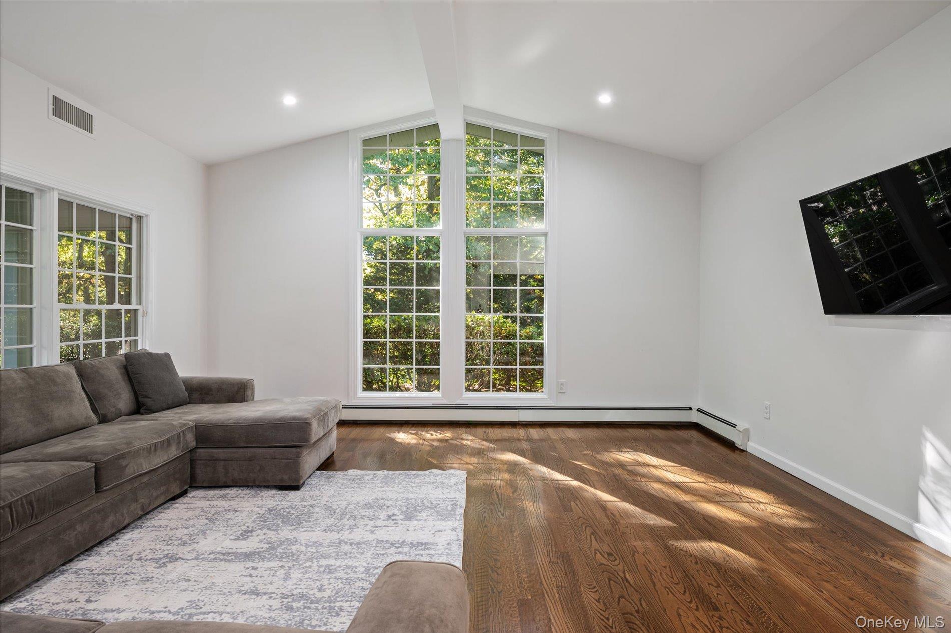 16 Tuxedo Drive, Melville, NY 11747