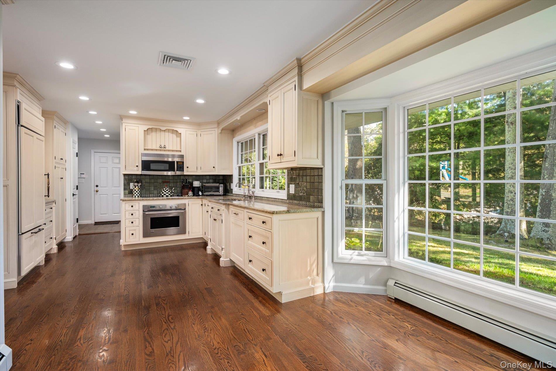 16 Tuxedo Drive, Melville, NY 11747