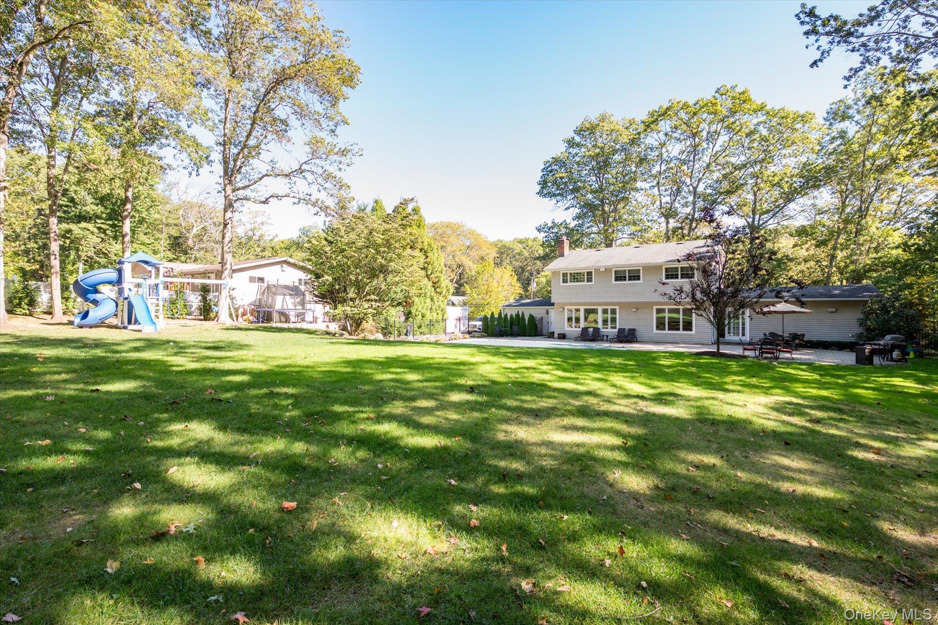 16 Tuxedo Drive, Melville, NY 11747