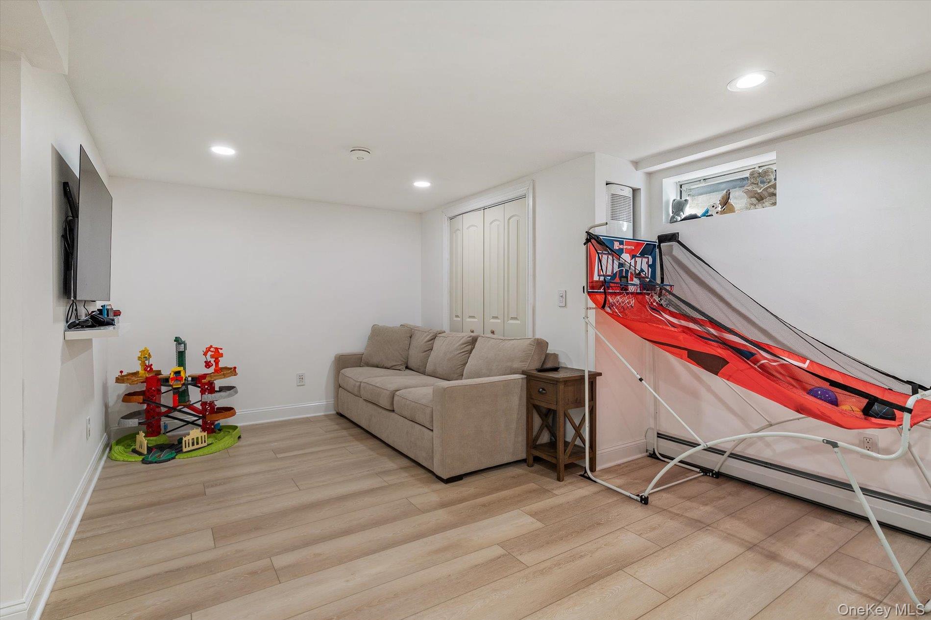 16 Tuxedo Drive, Melville, NY 11747