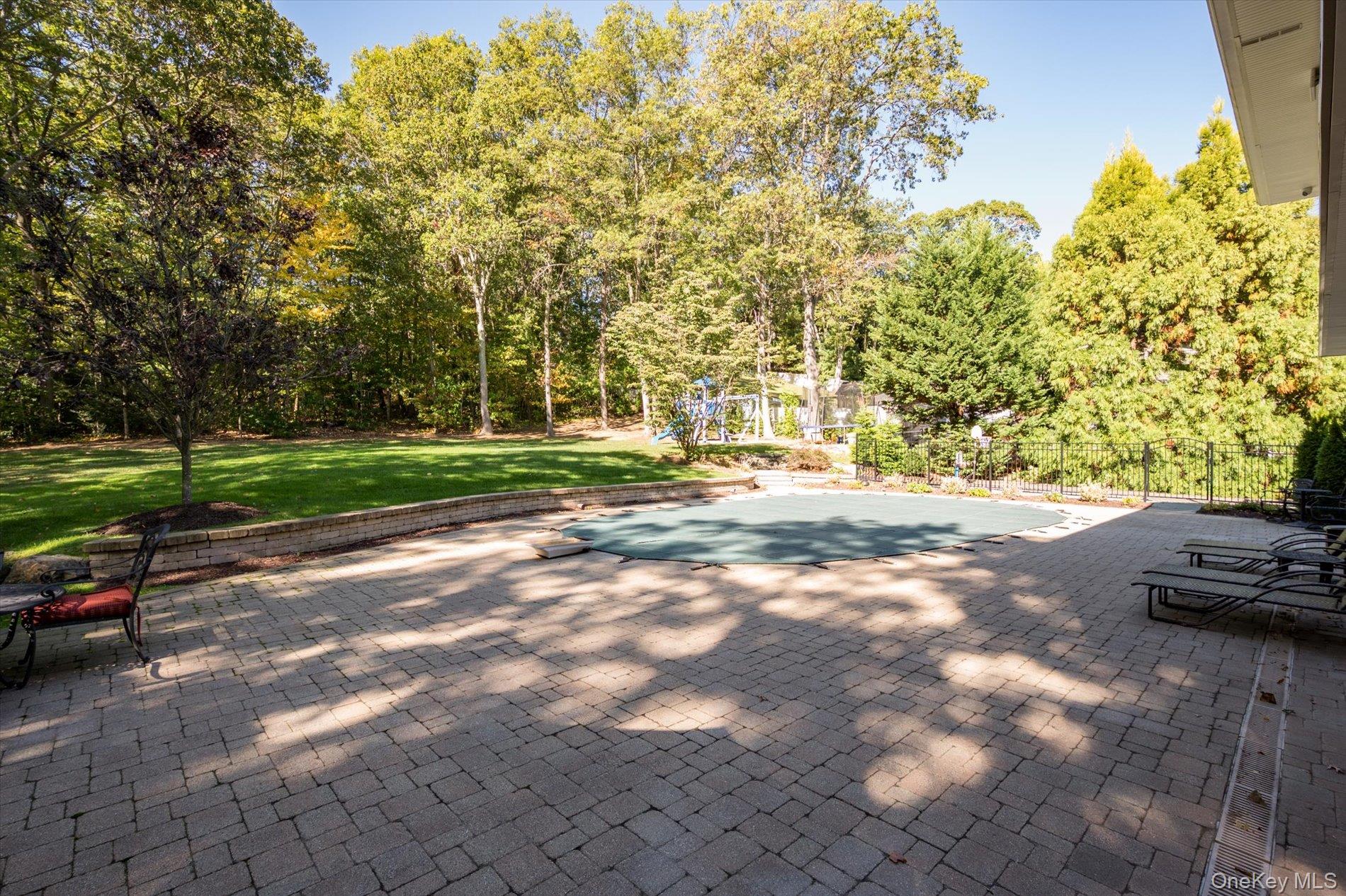 16 Tuxedo Drive, Melville, NY 11747