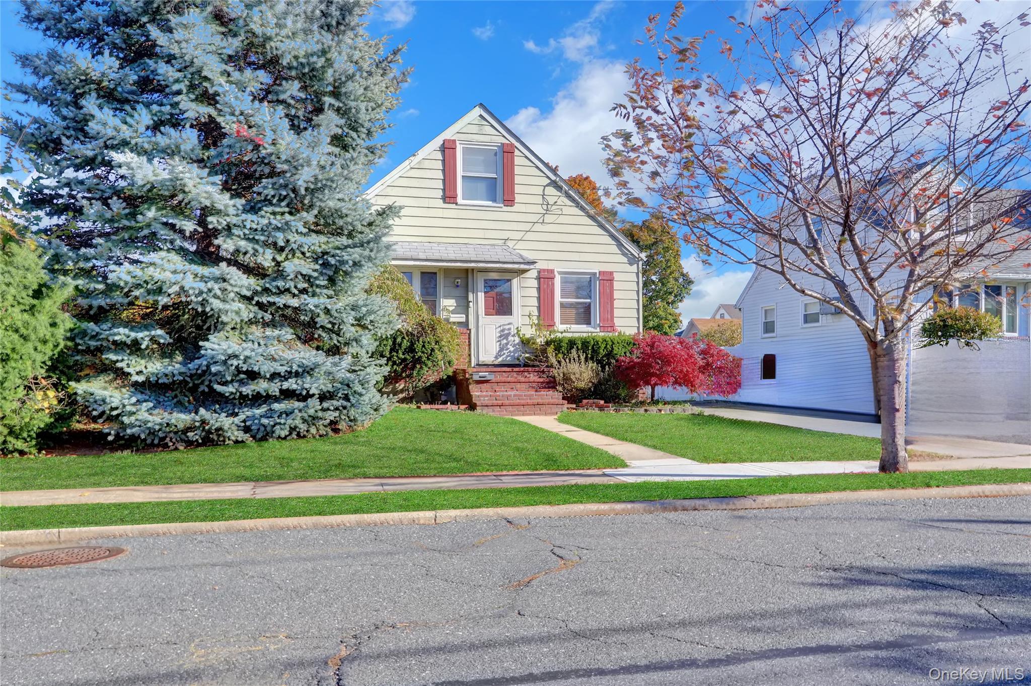 11 Wood Street, Lynbrook, NY 11563