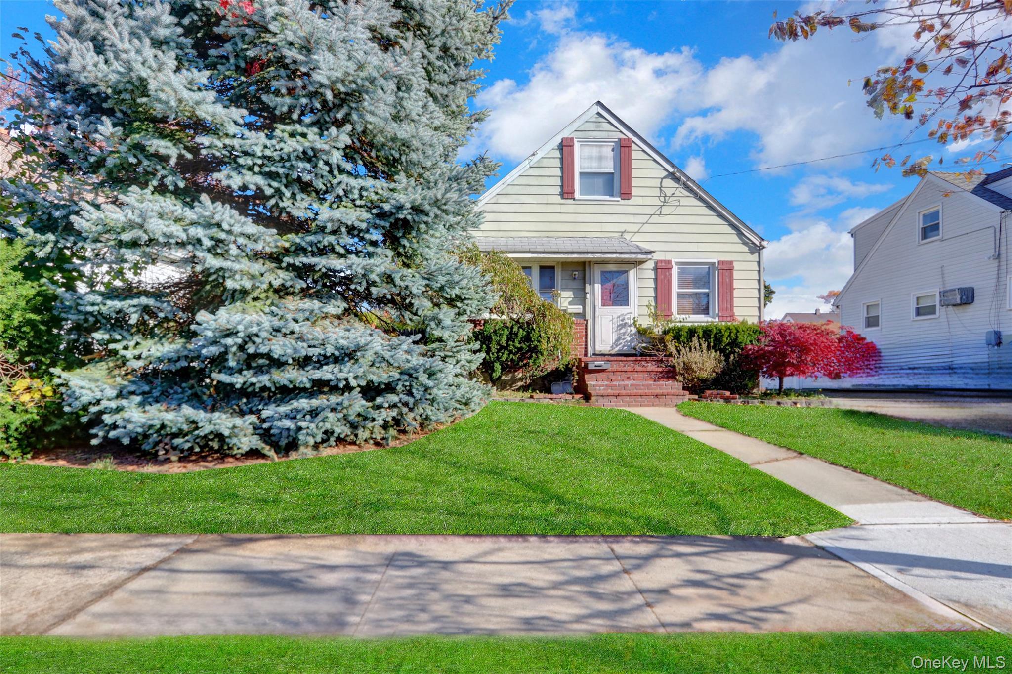 11 Wood Street, Lynbrook, NY 11563