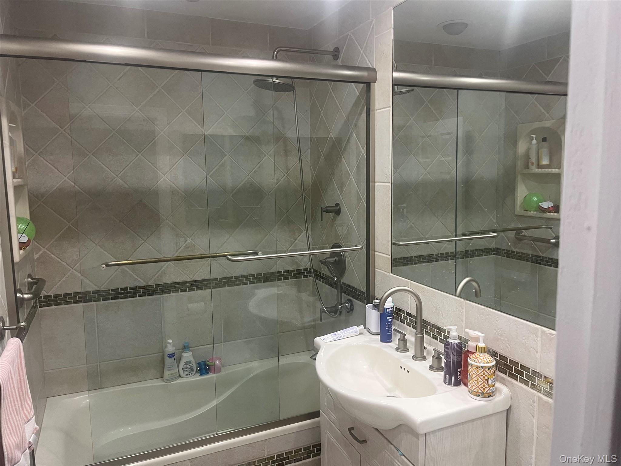 7 Village Lane, Woodbury, NY 11797