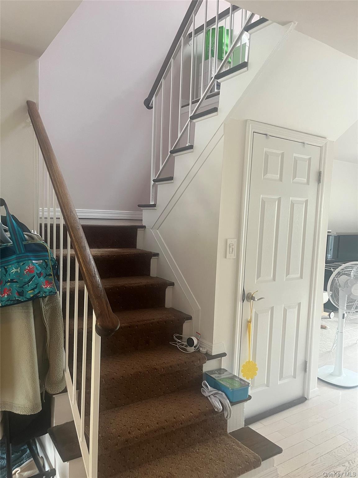 7 Village Lane, Woodbury, NY 11797