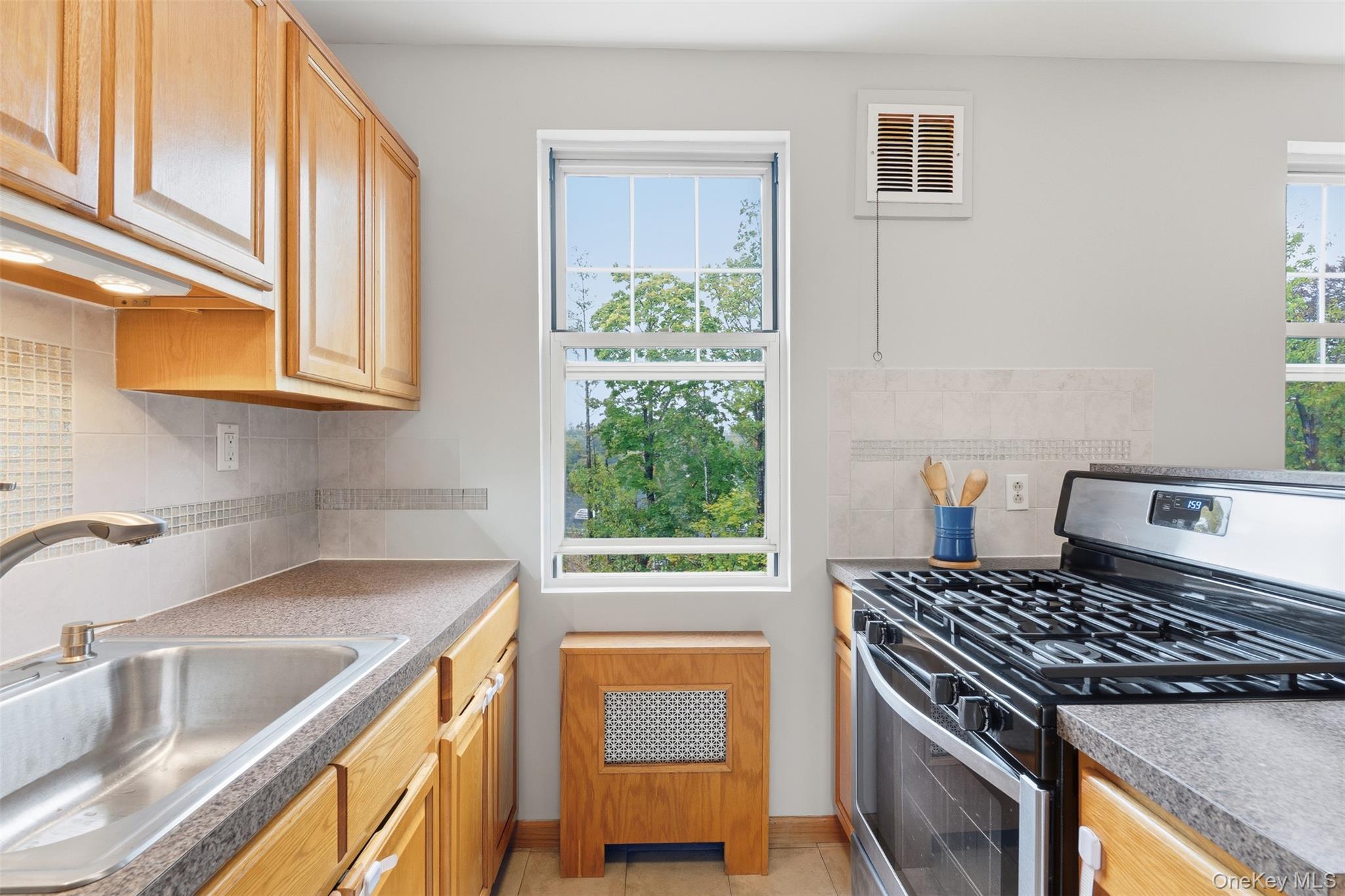 14 Soundview Avenue # 12, White Plains, NY 10606