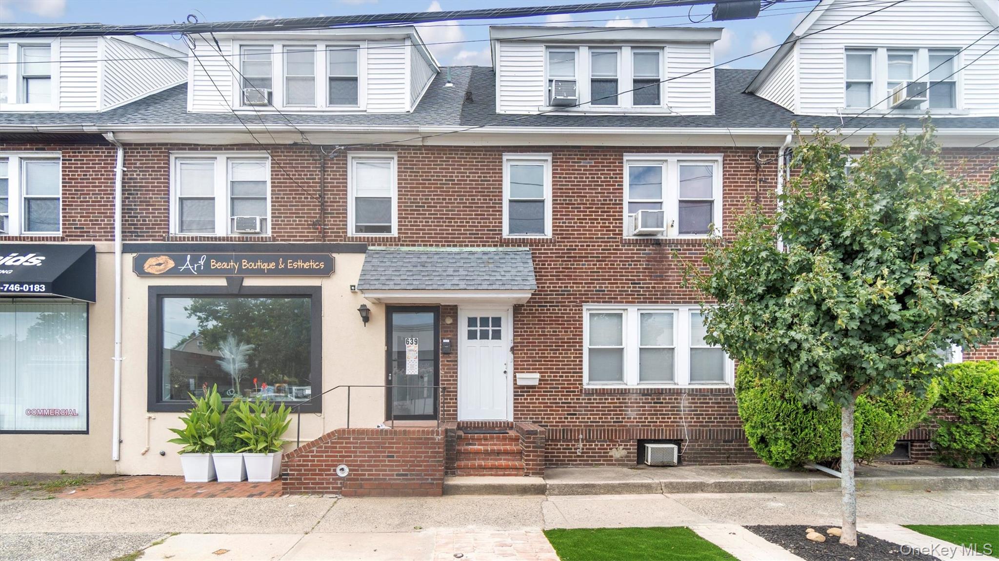 641 Willis Avenue # 2 Front, Williston Park, NY 11596