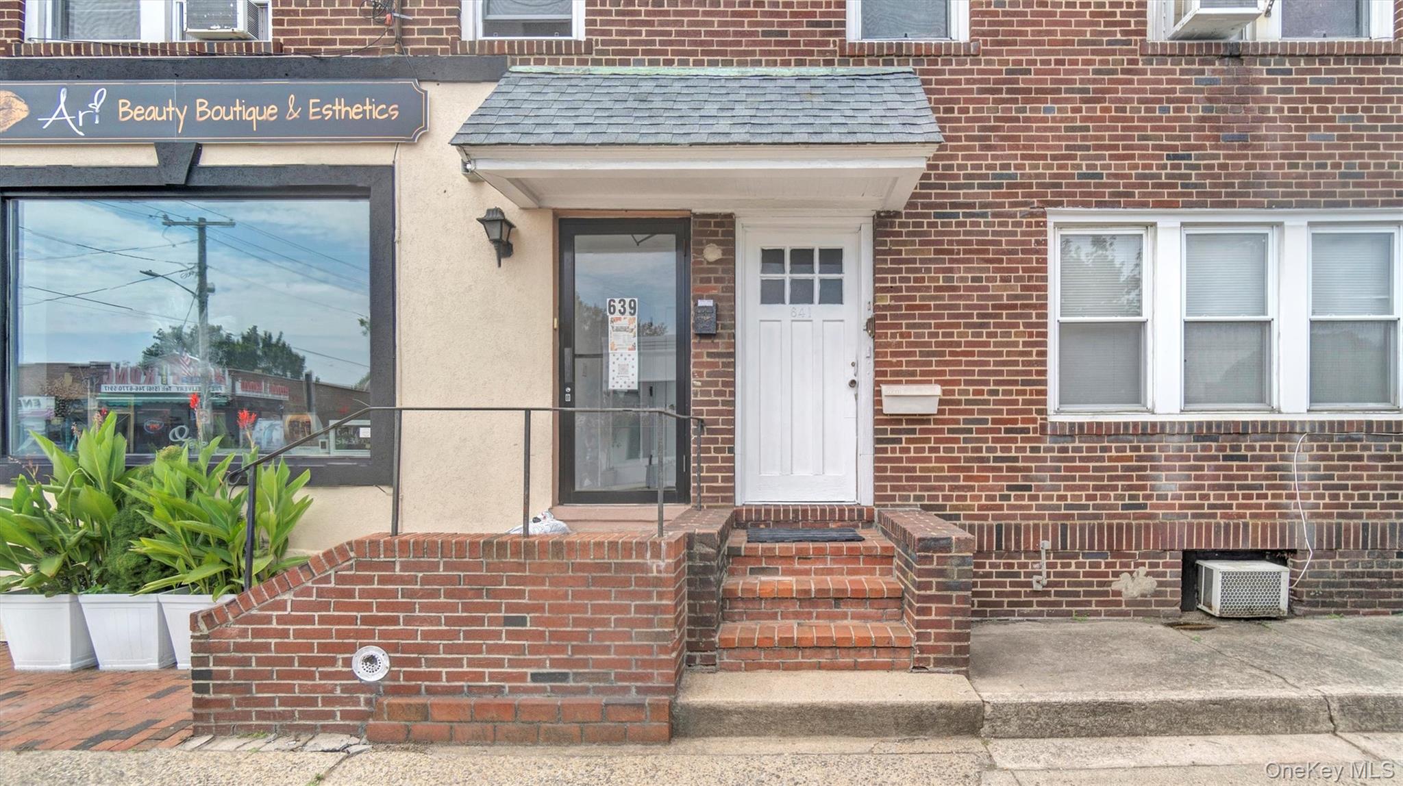 641 Willis Avenue # 2 Front, Williston Park, NY 11596