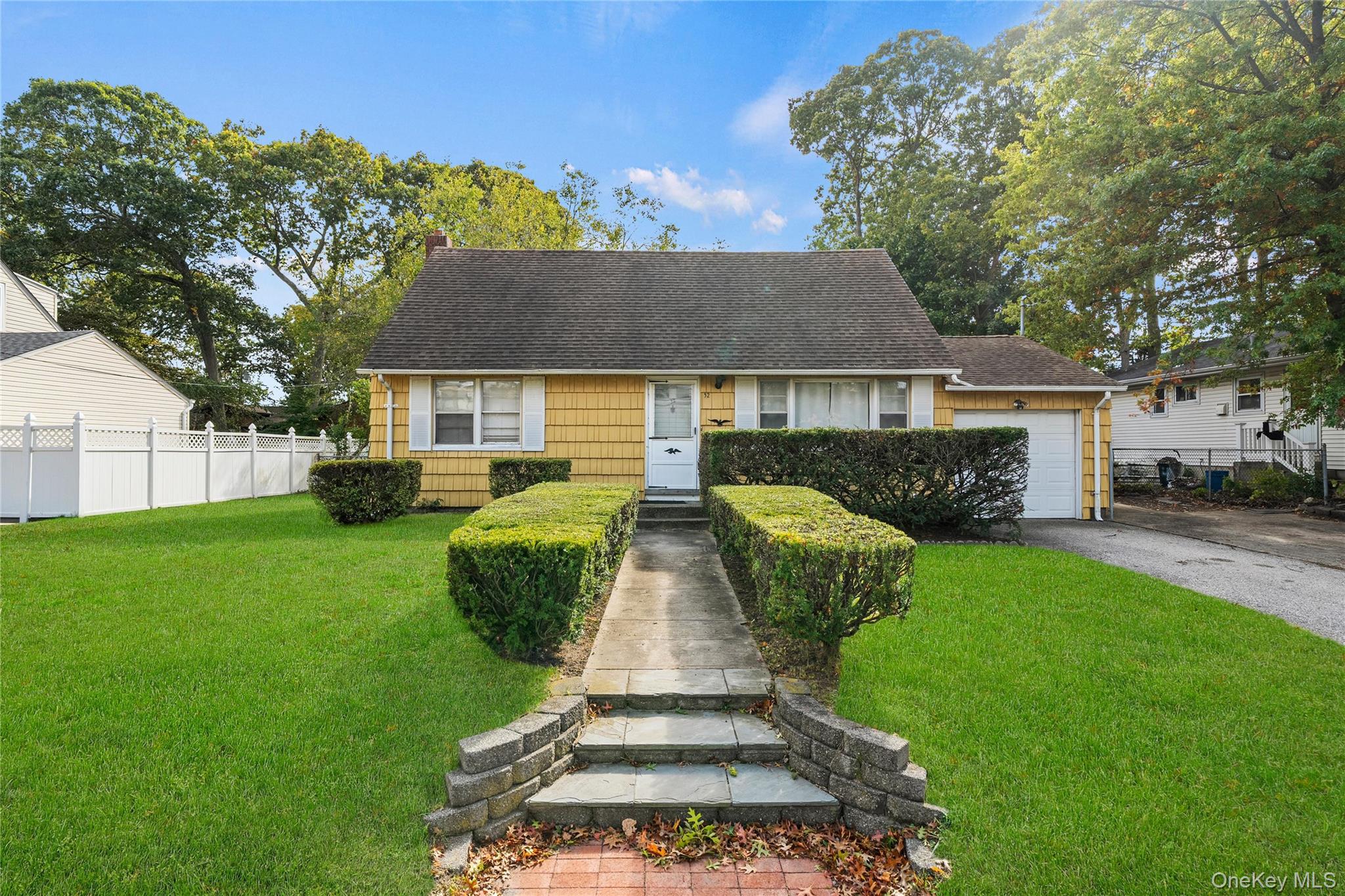 32 Phelps Lane, North Babylon, NY 11703