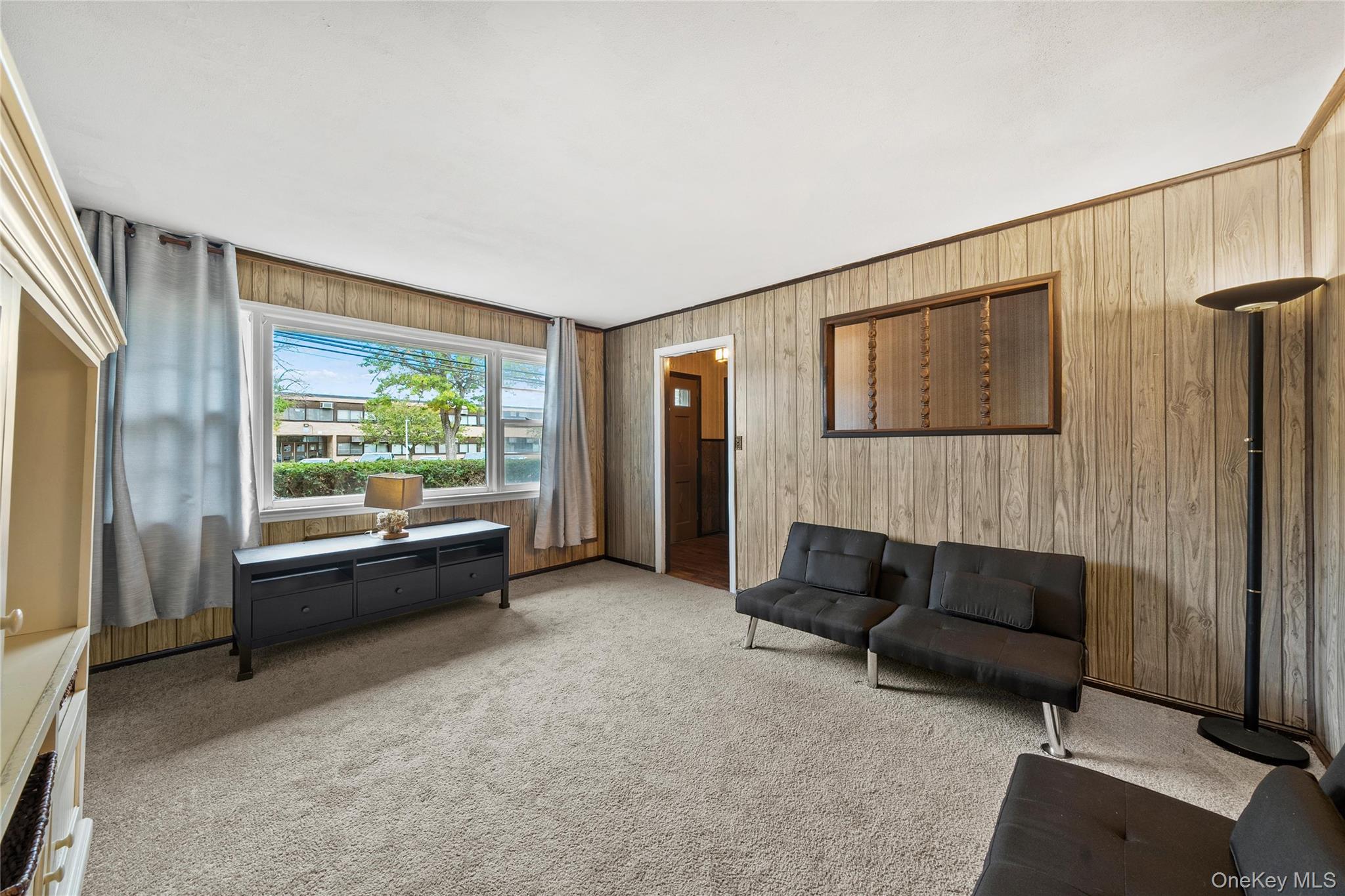 32 Phelps Lane, North Babylon, NY 11703