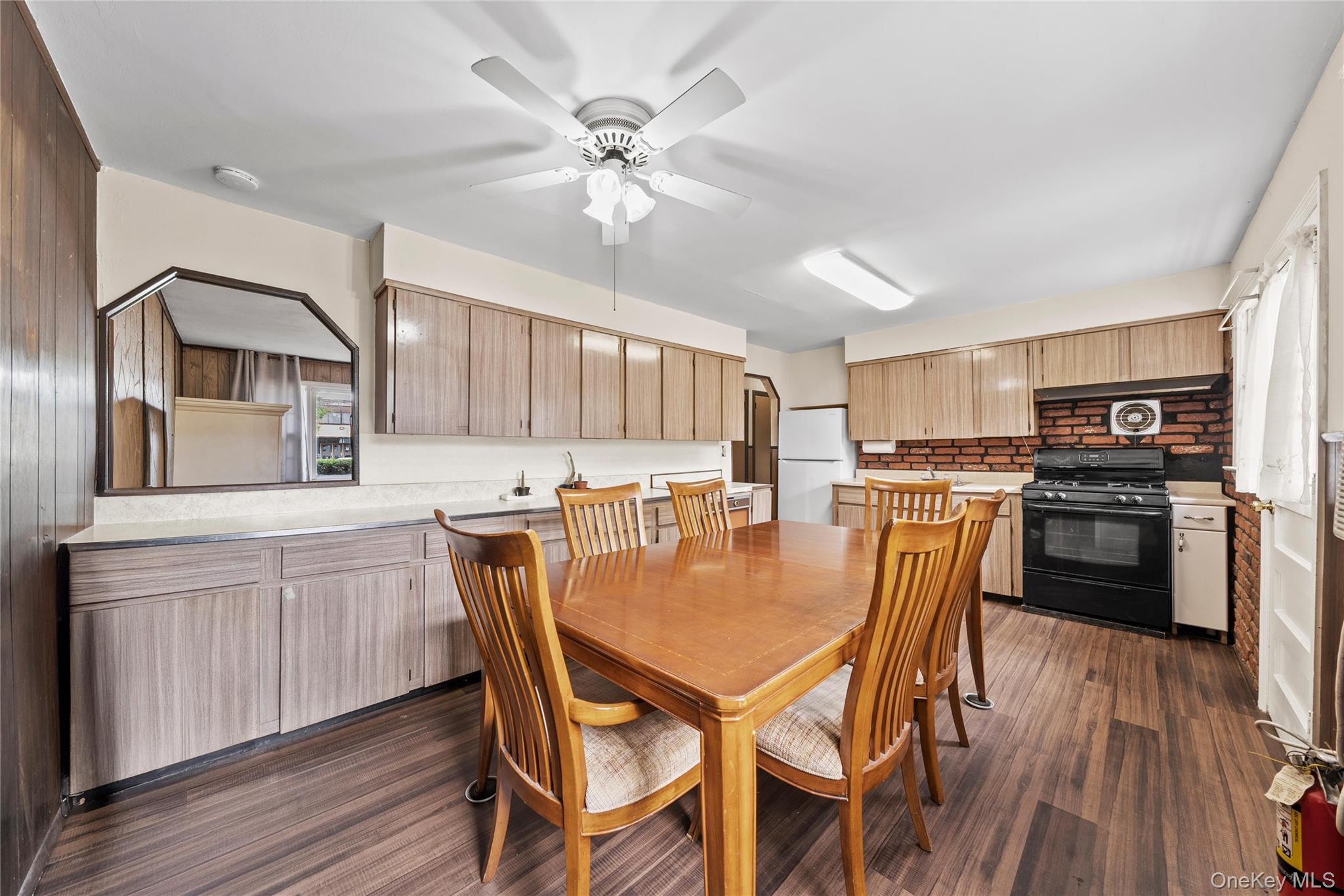 32 Phelps Lane, North Babylon, NY 11703