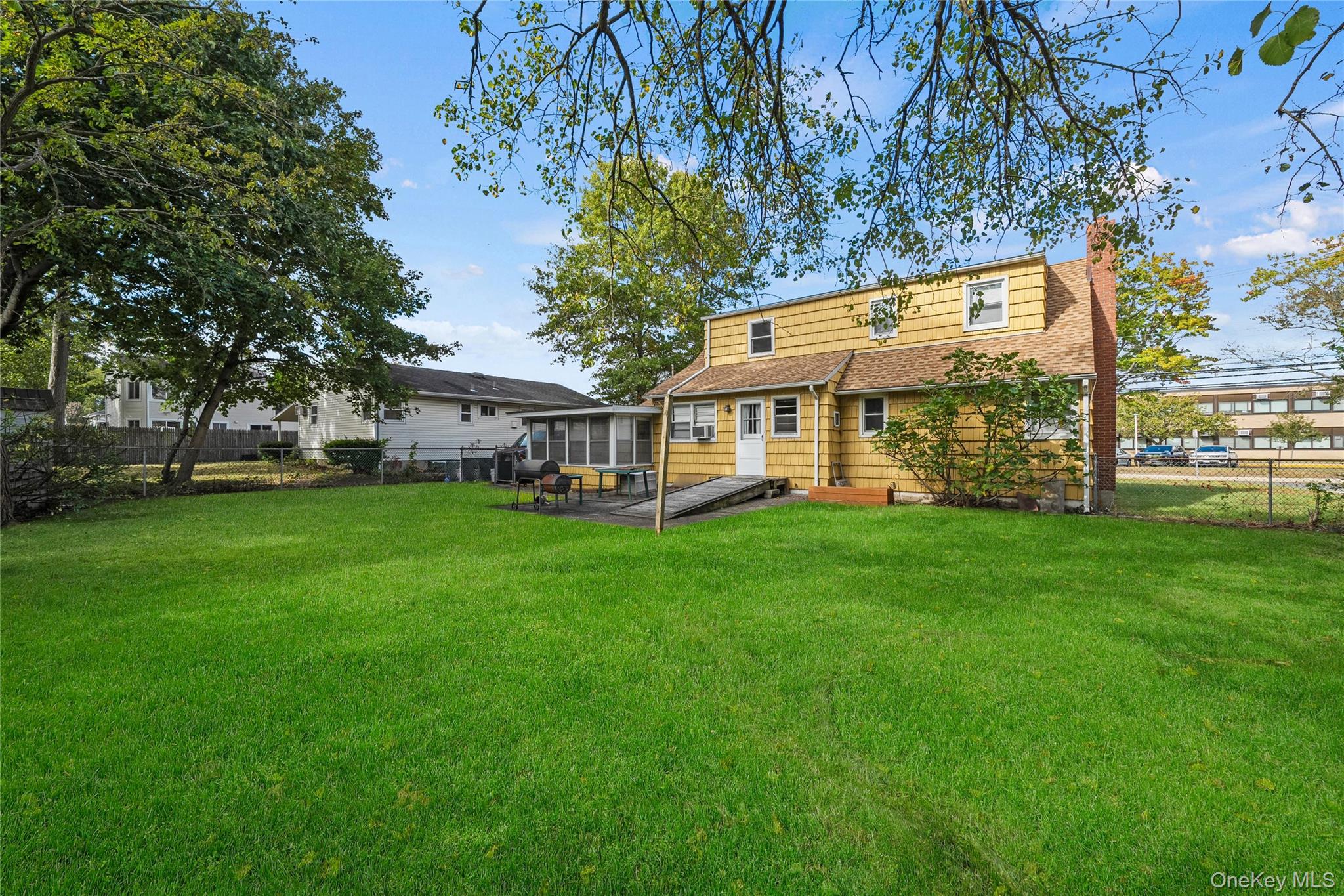 32 Phelps Lane, North Babylon, NY 11703