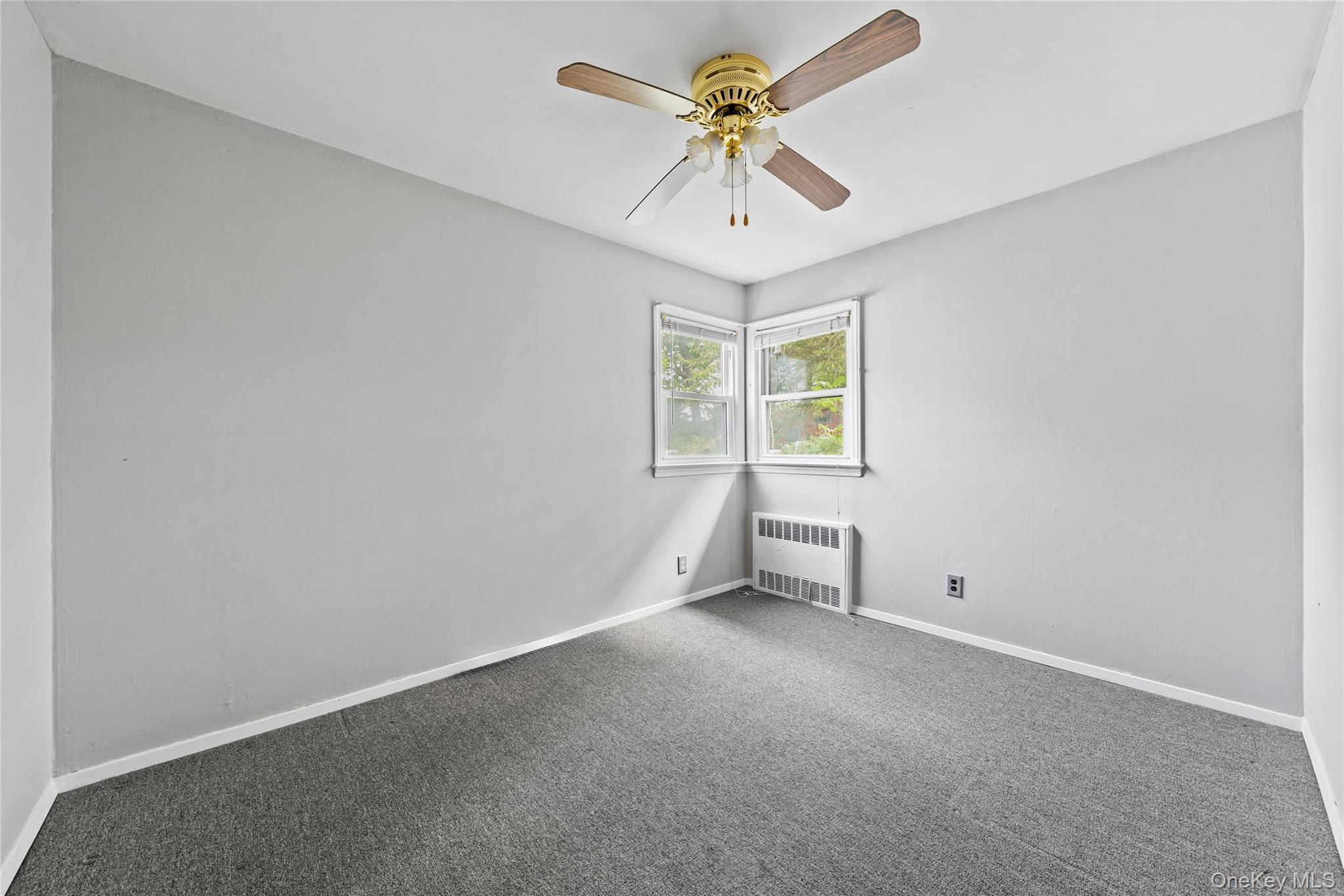 32 Phelps Lane, North Babylon, NY 11703