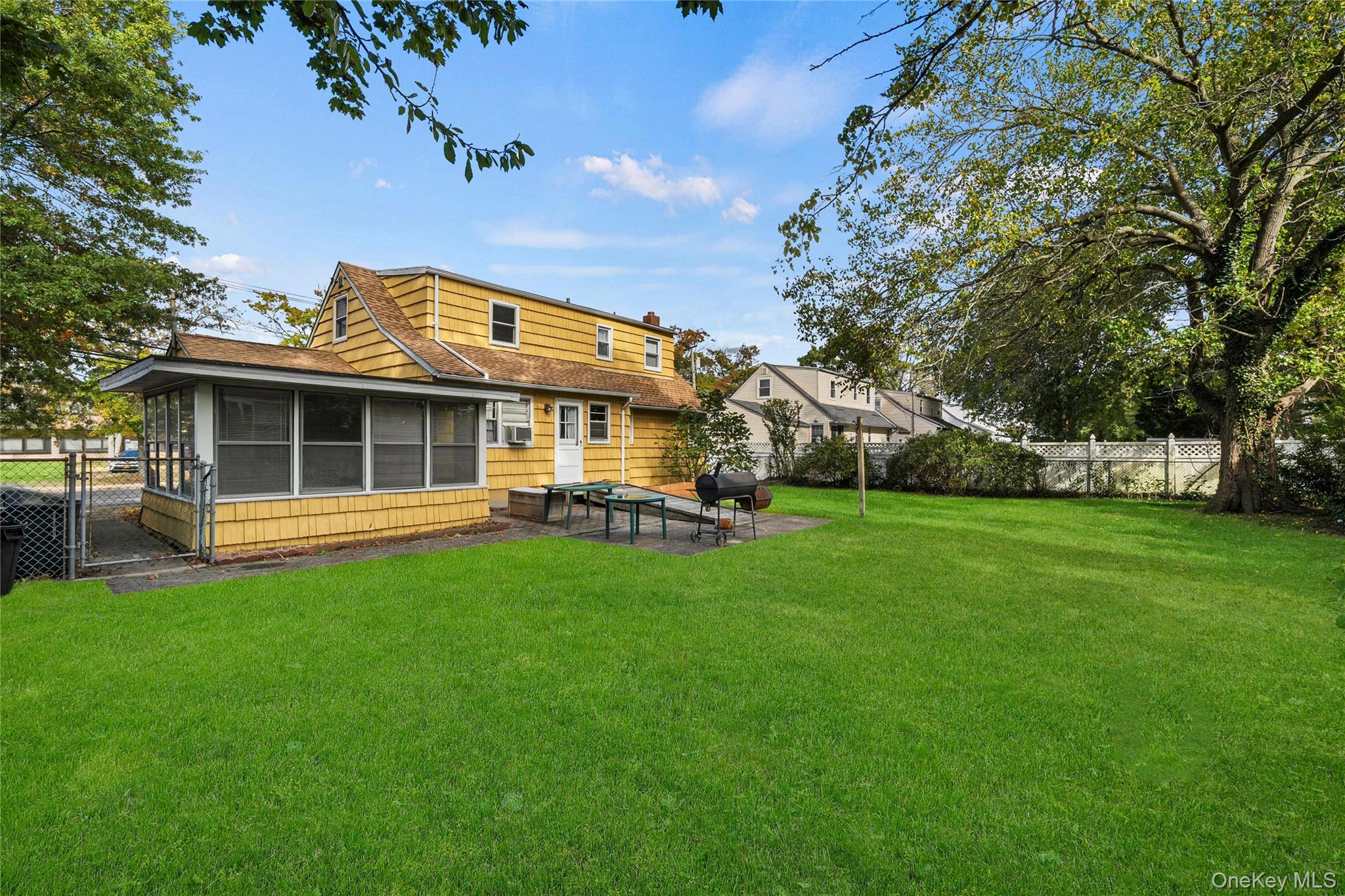 32 Phelps Lane, North Babylon, NY 11703