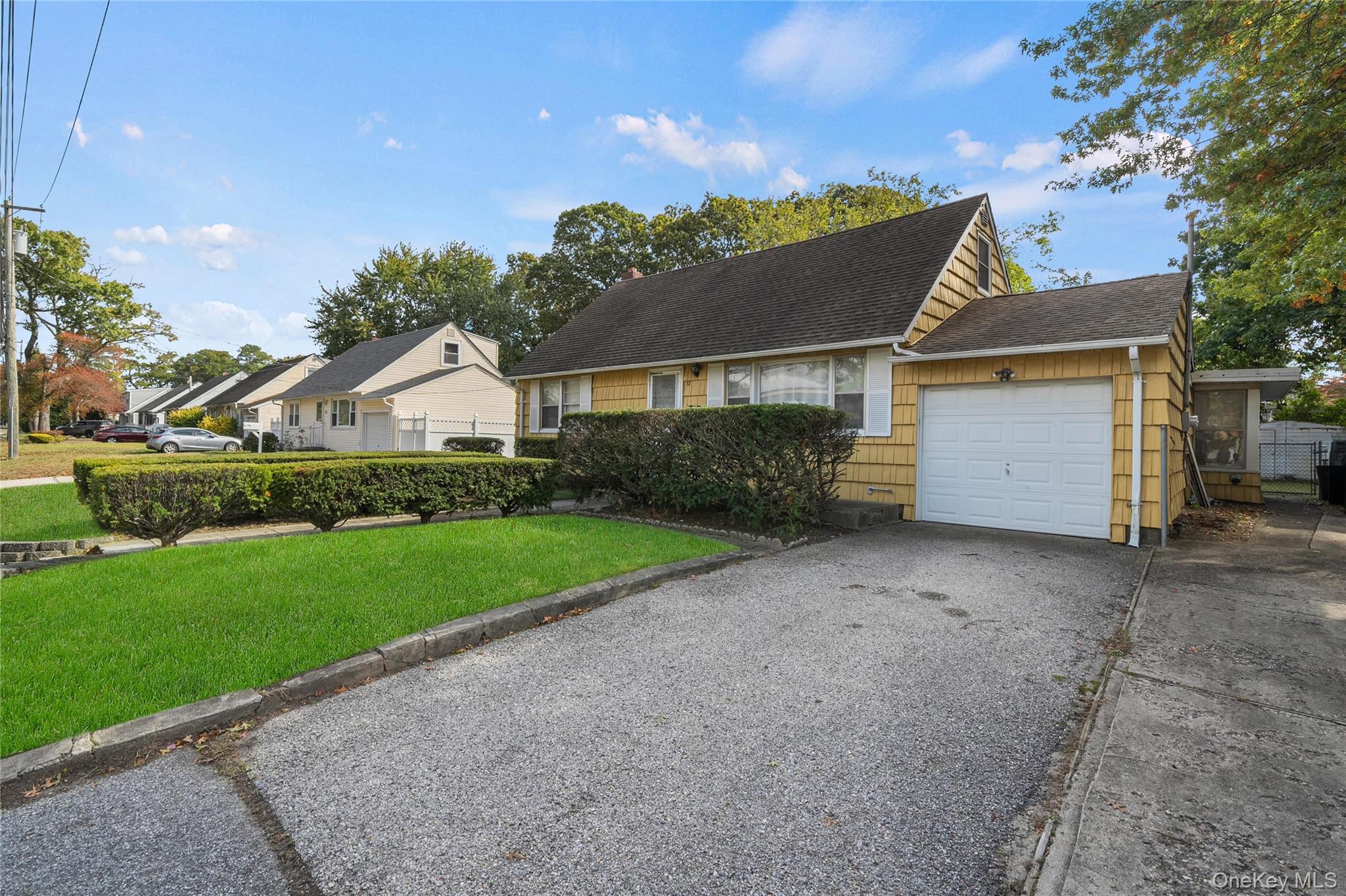 32 Phelps Lane, North Babylon, NY 11703